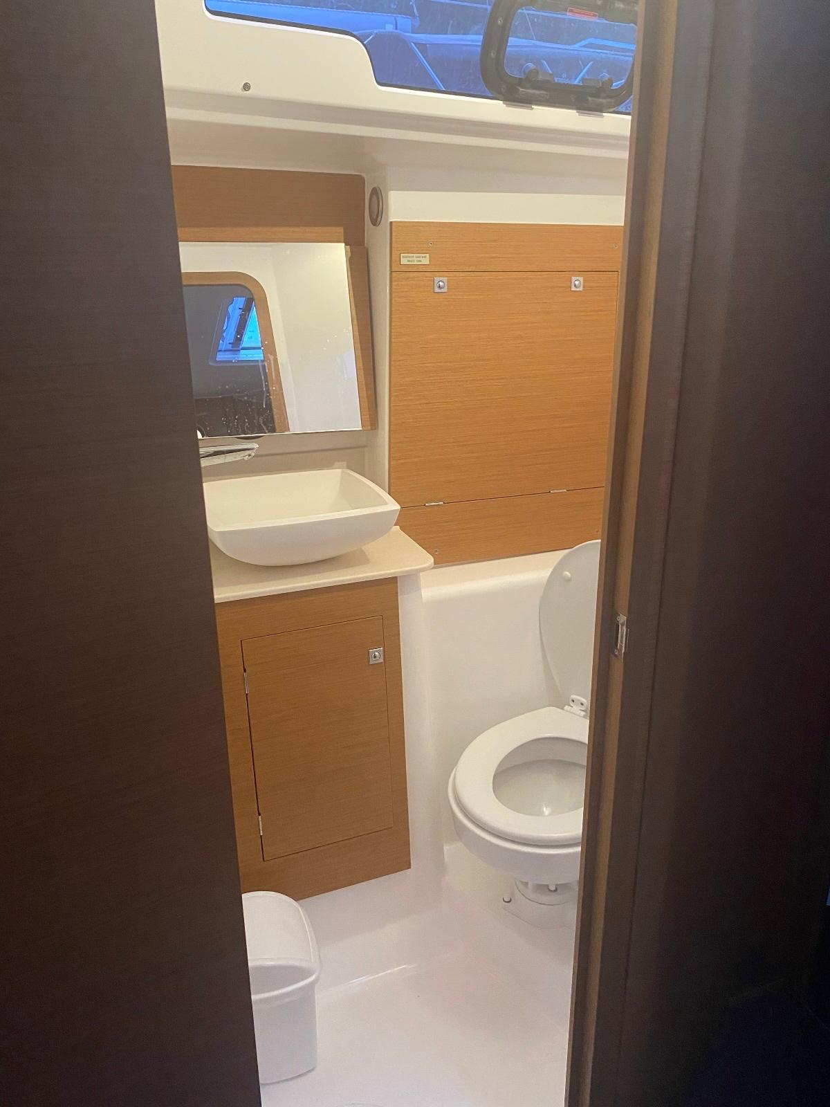 Dufour 390 Grand Large — photo 17