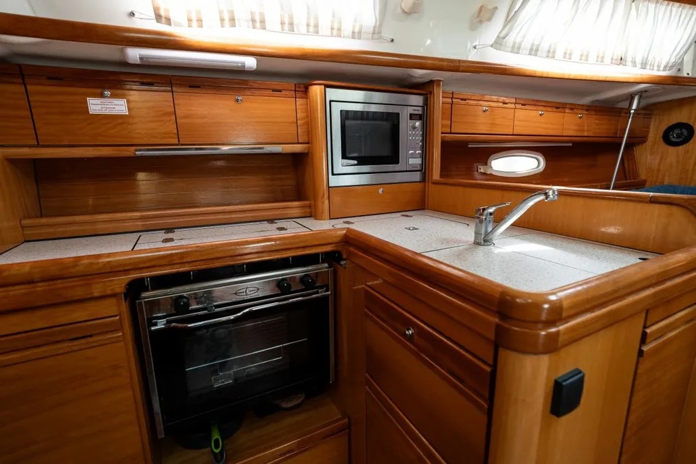 Bavaria 38 — photo 10