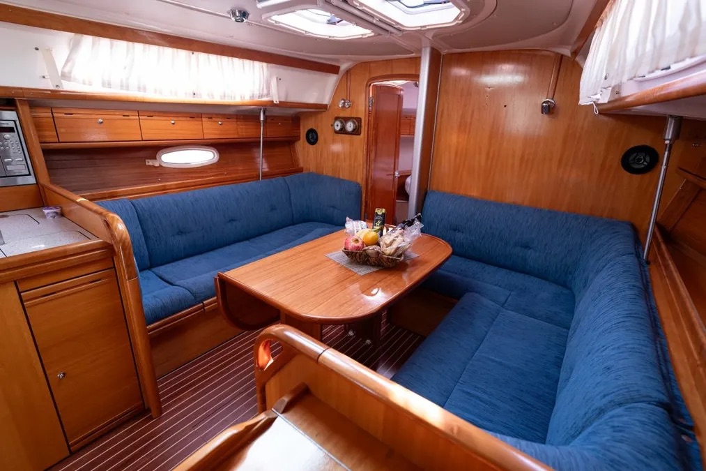 Bavaria 38 — photo 4