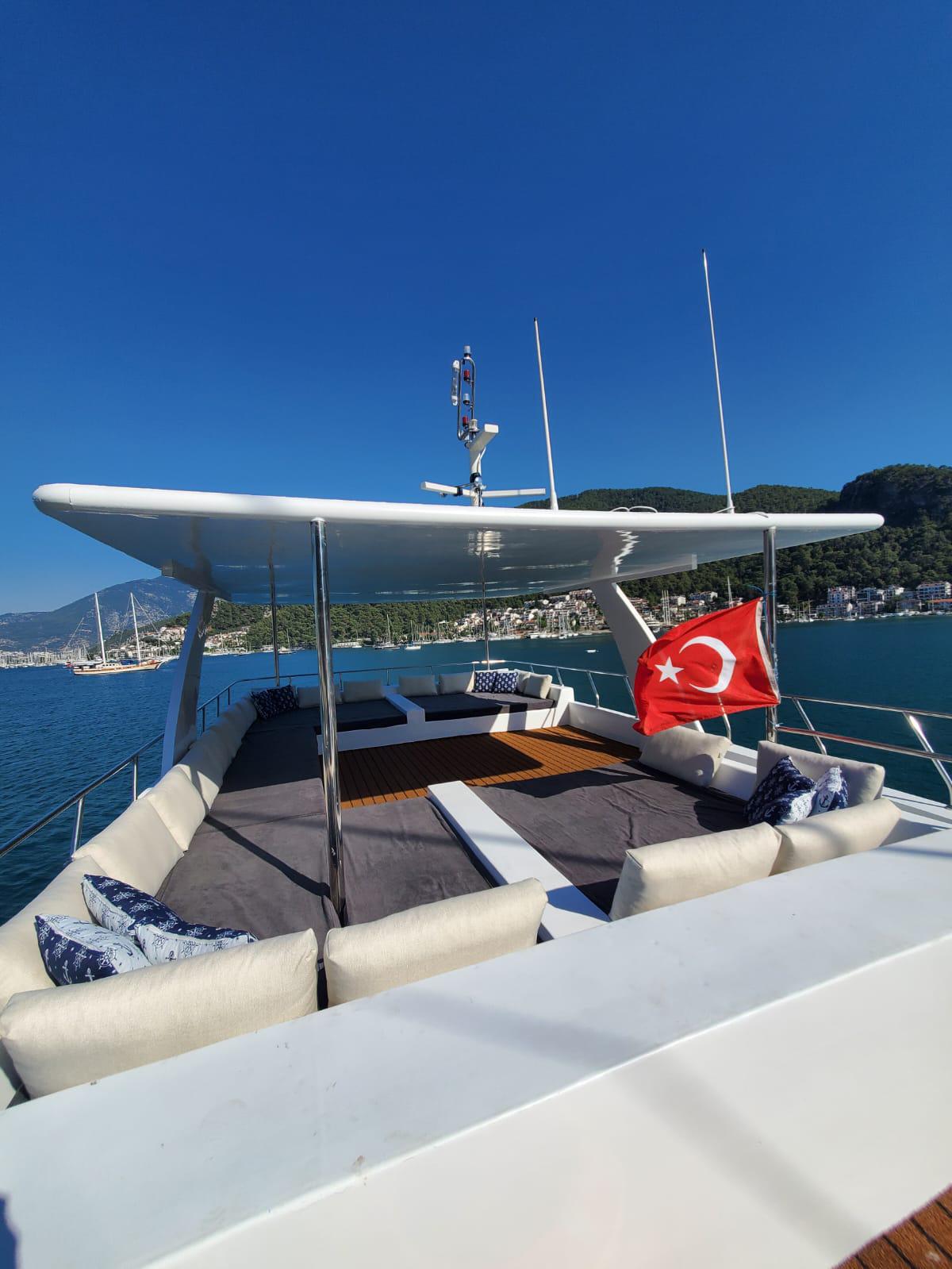 Motor Yacht — photo 11