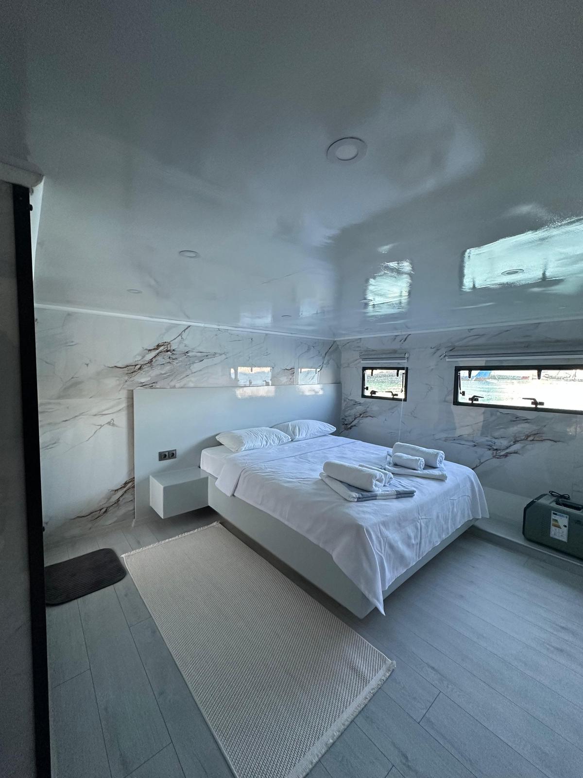 Motor Yacht — photo 6