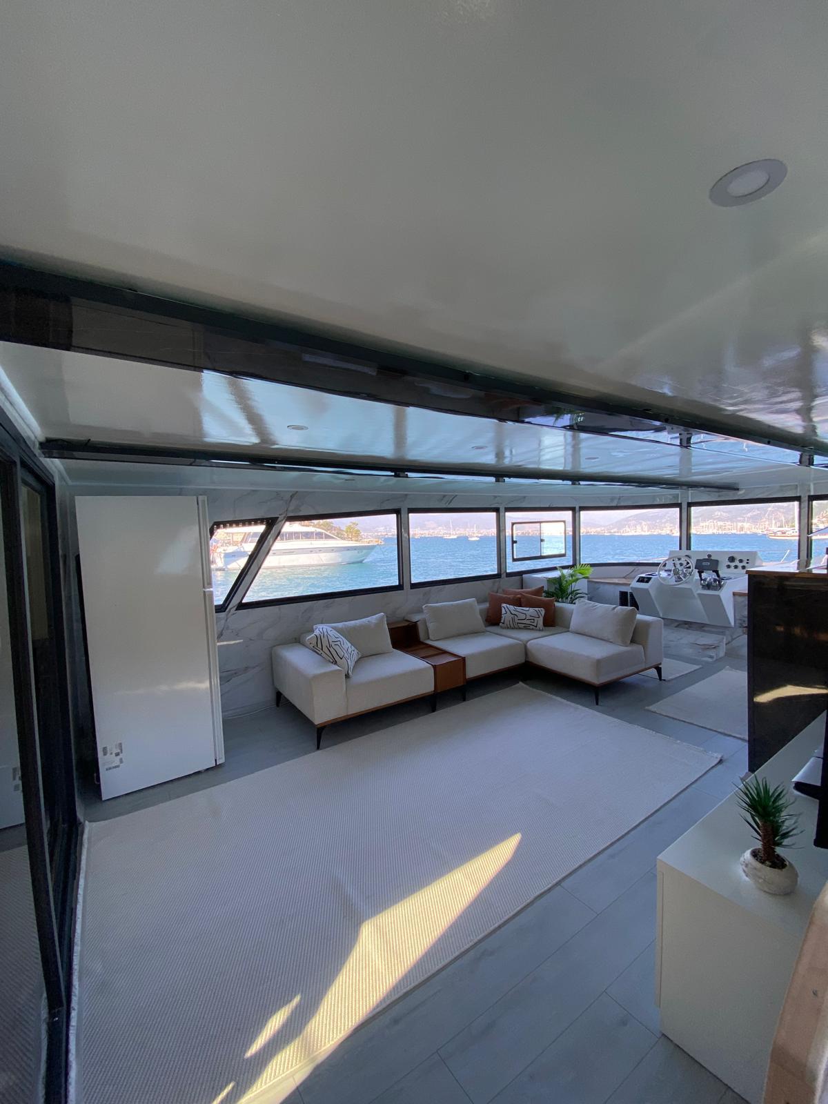 Motor Yacht — photo 17