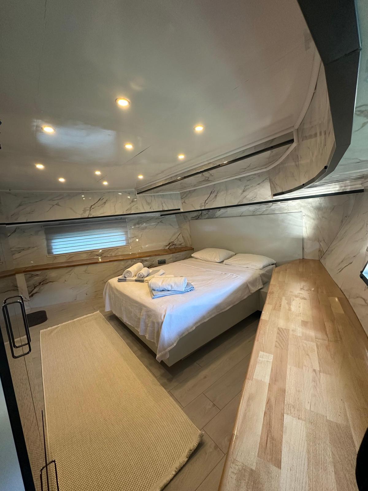 Motor Yacht — photo 4