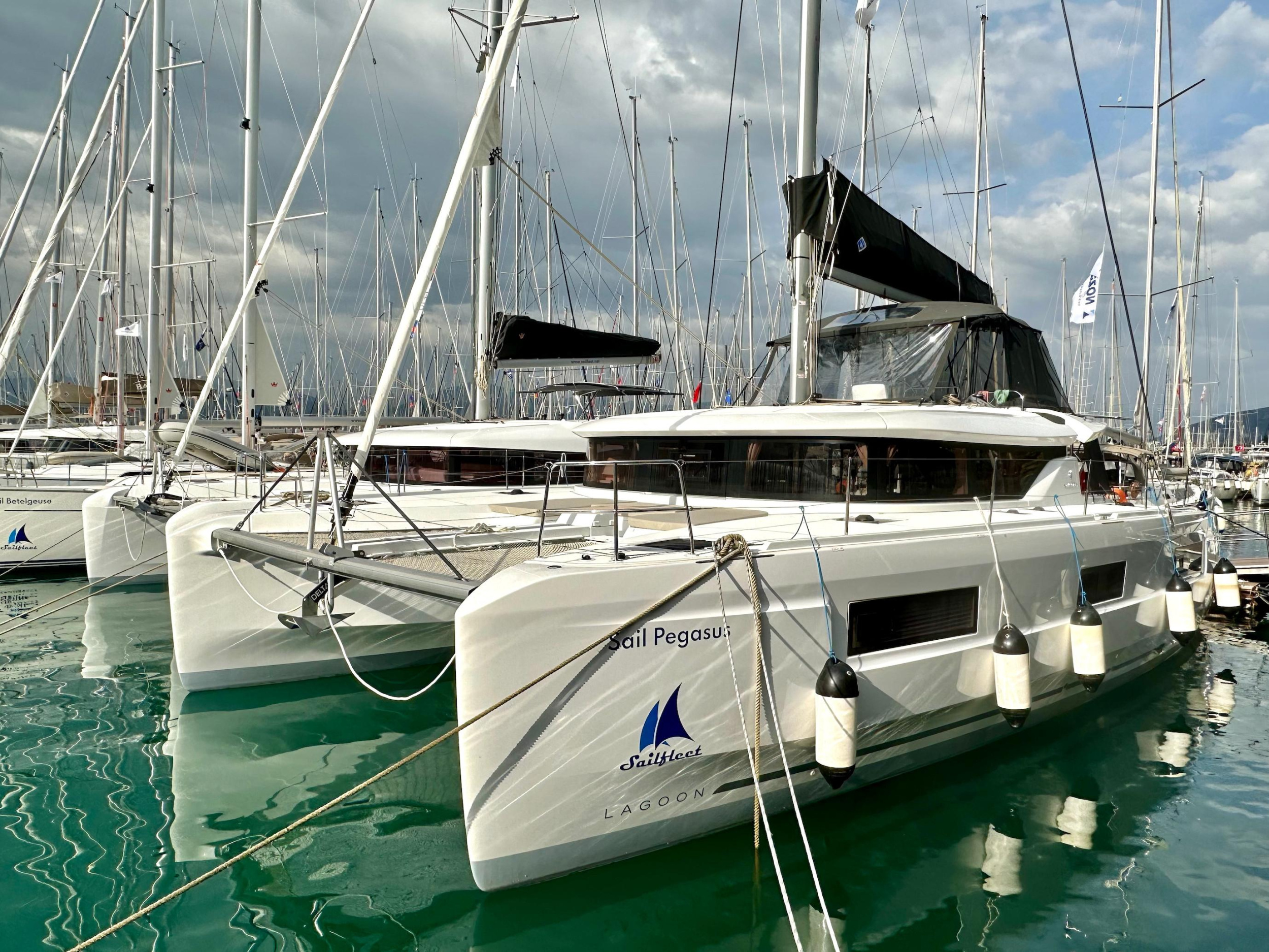 Lagoon 46 — photo 1