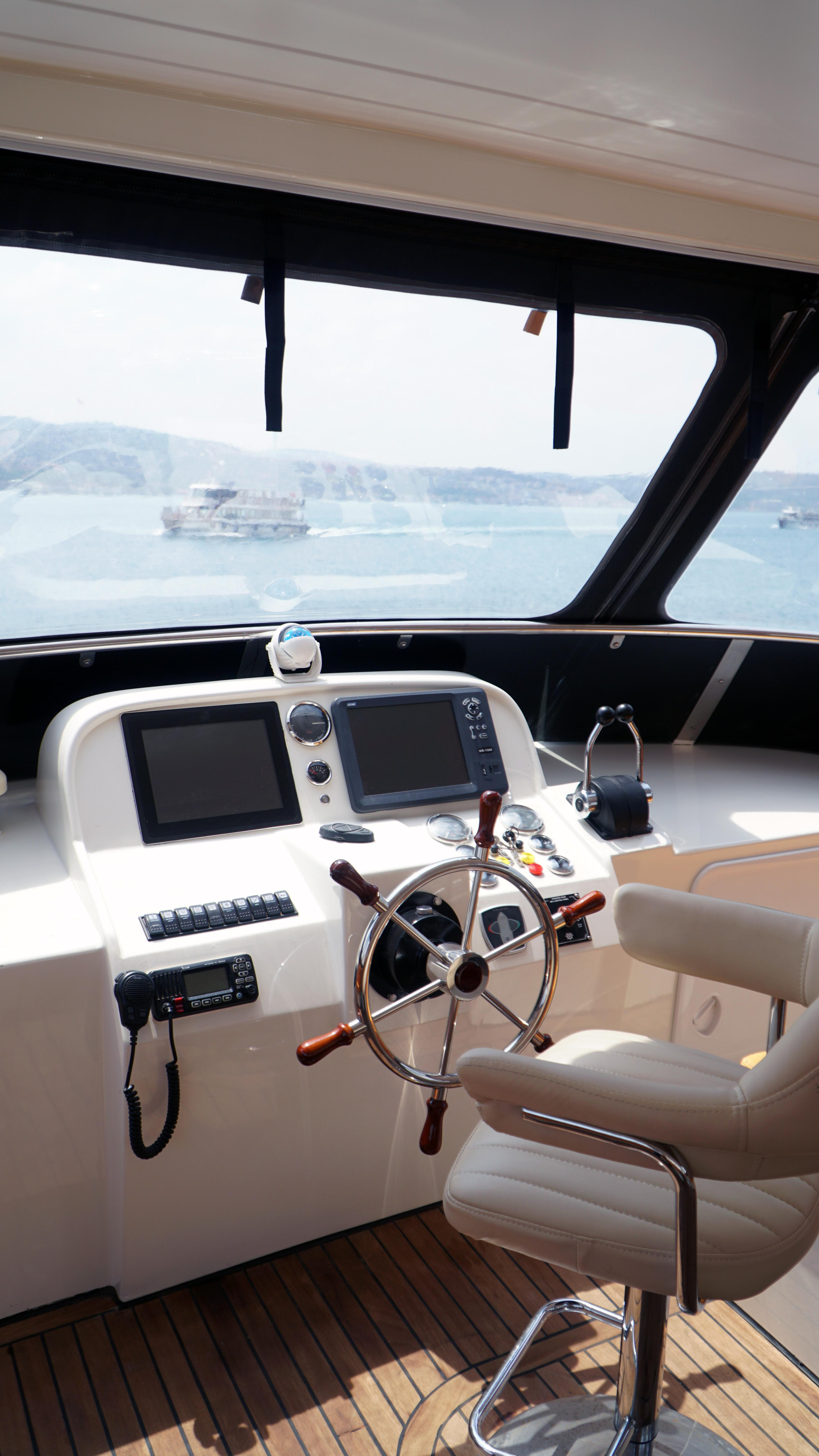 Motoryacht — photo 21