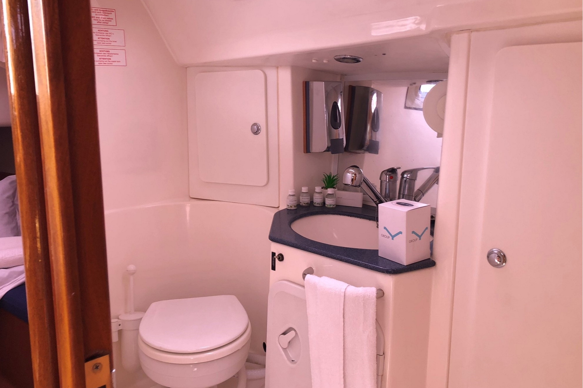 Bavaria 38 — photo 25
