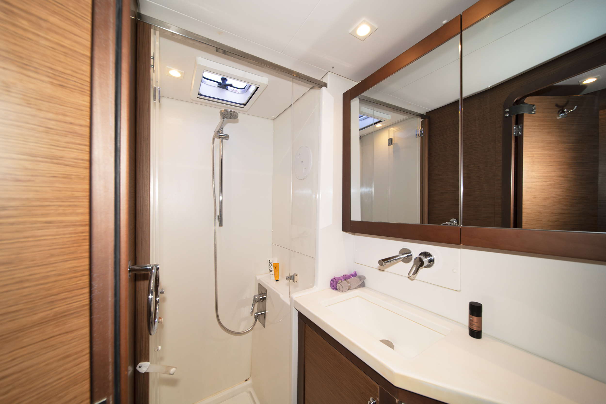 Lagoon 450 Fly & GEN — photo 18