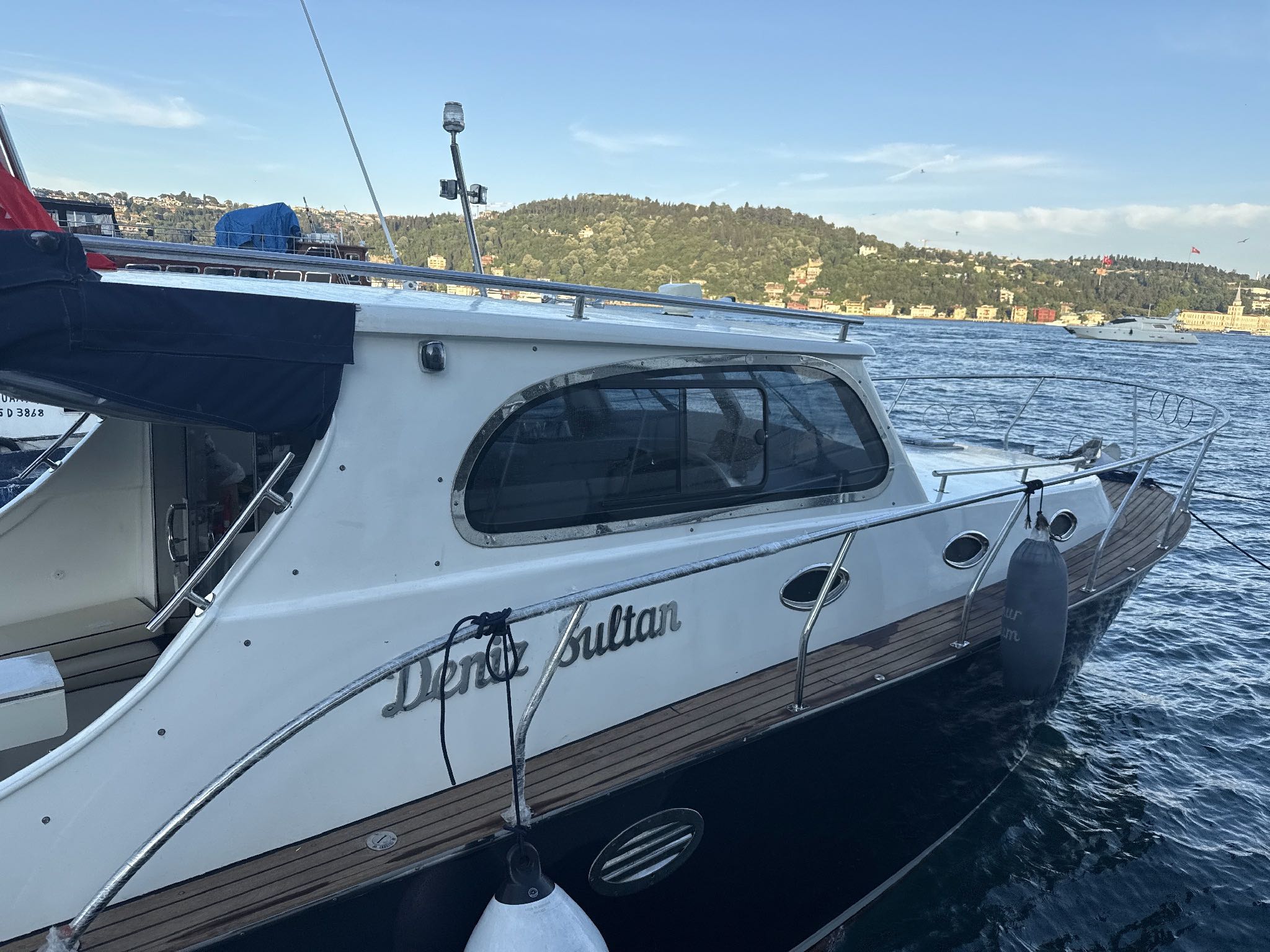 Motoryacht — photo 3