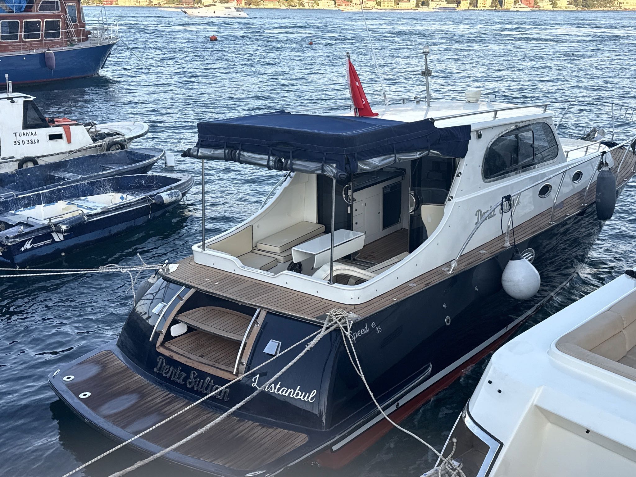 Motoryacht — photo 4