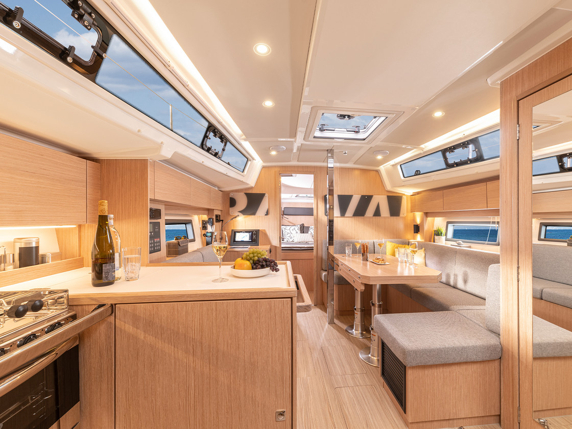 Bavaria C38 — photo 5