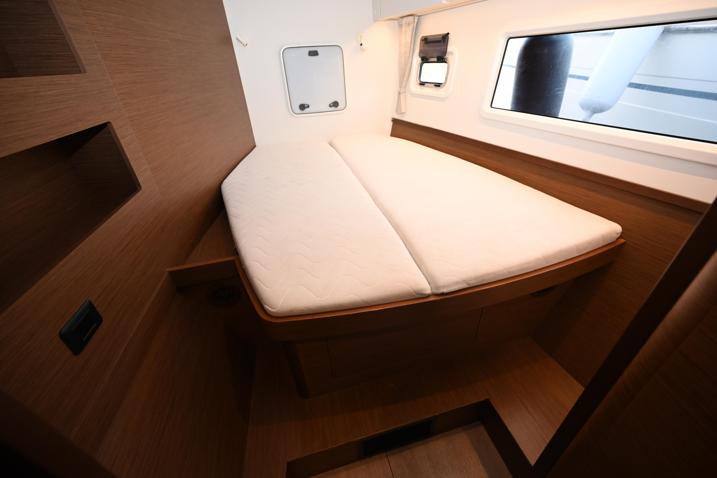 Lagoon 42 — photo 2