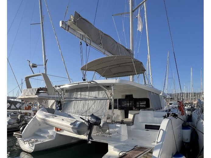 Lagoon 46-12pax — photo 1