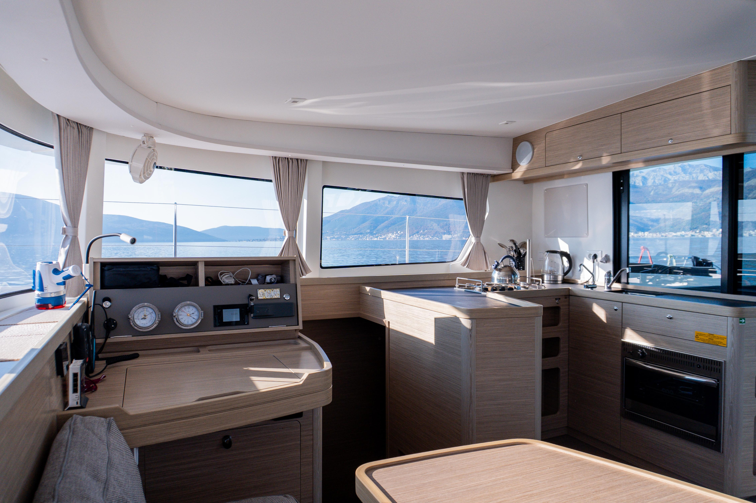 Lagoon 42 — photo 2