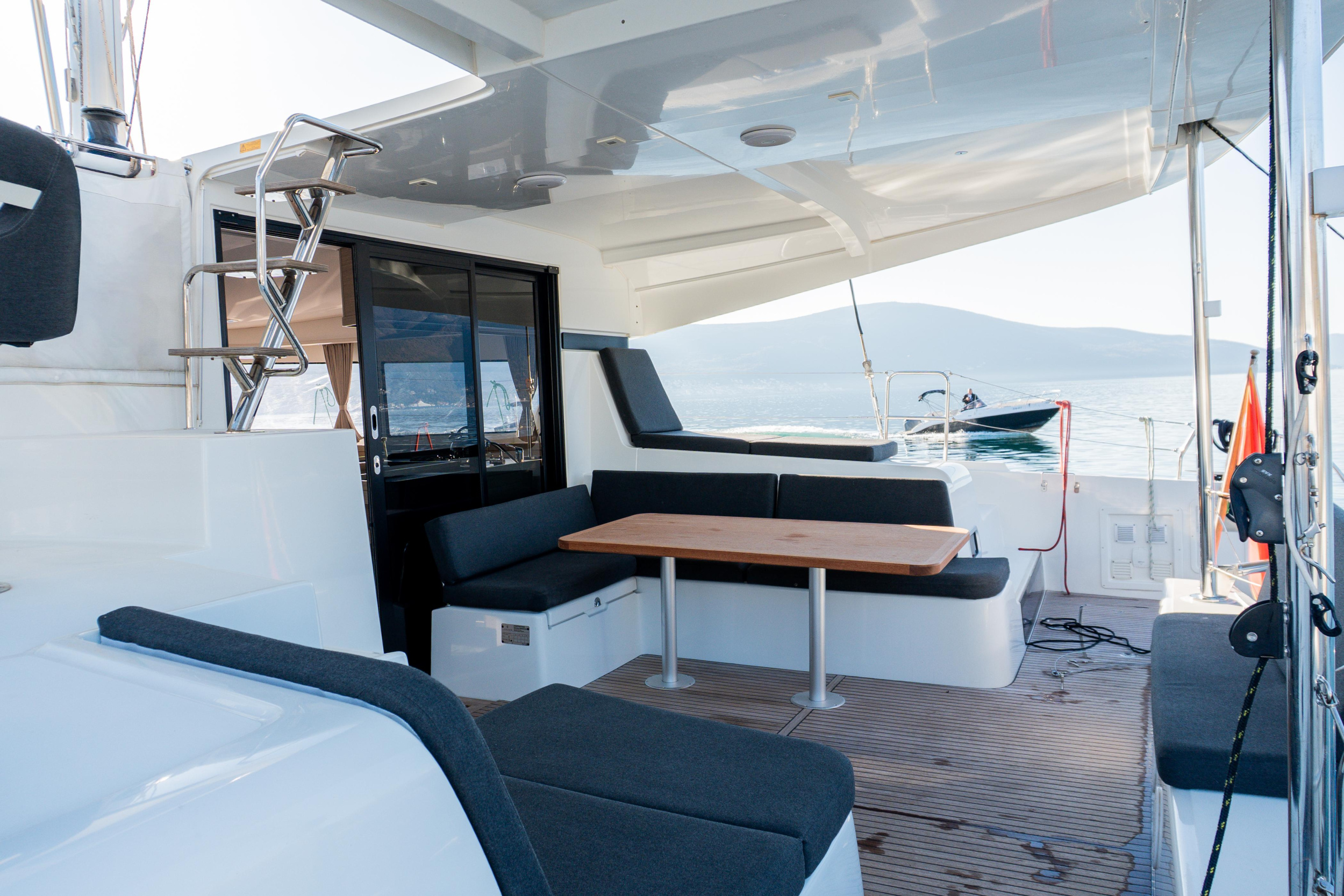 Lagoon 42 — photo 15