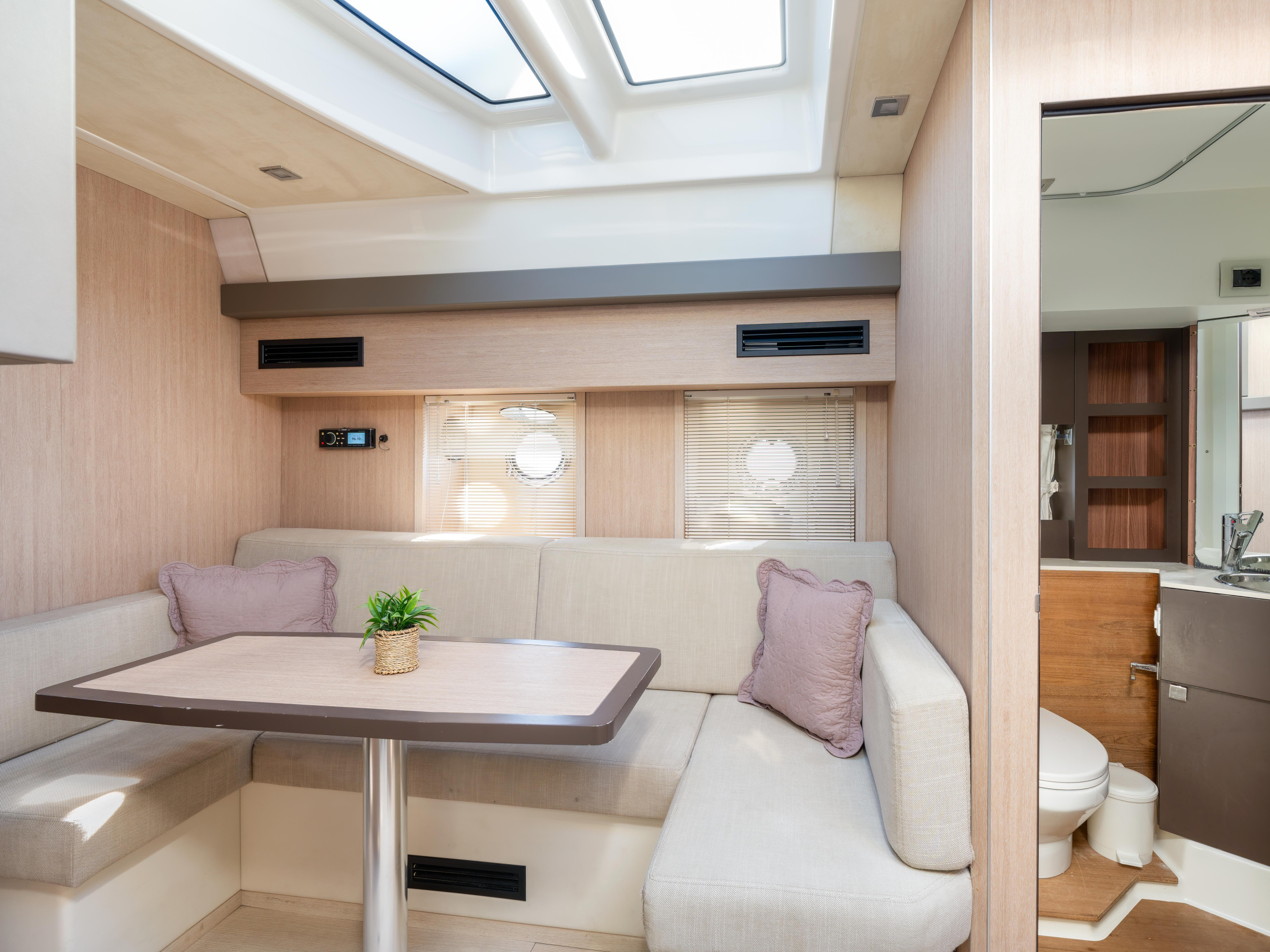 Cranchi M44 HT — photo 38
