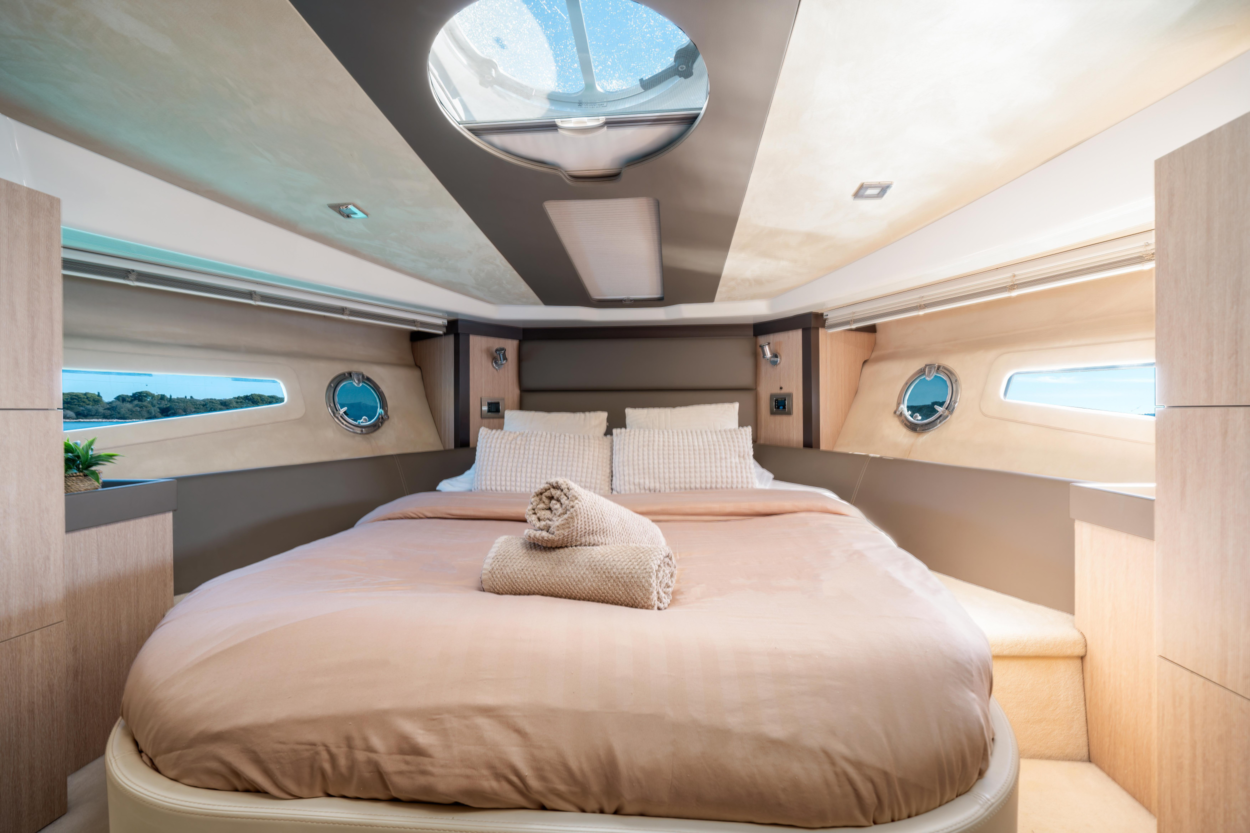 Cranchi M44 HT — photo 37