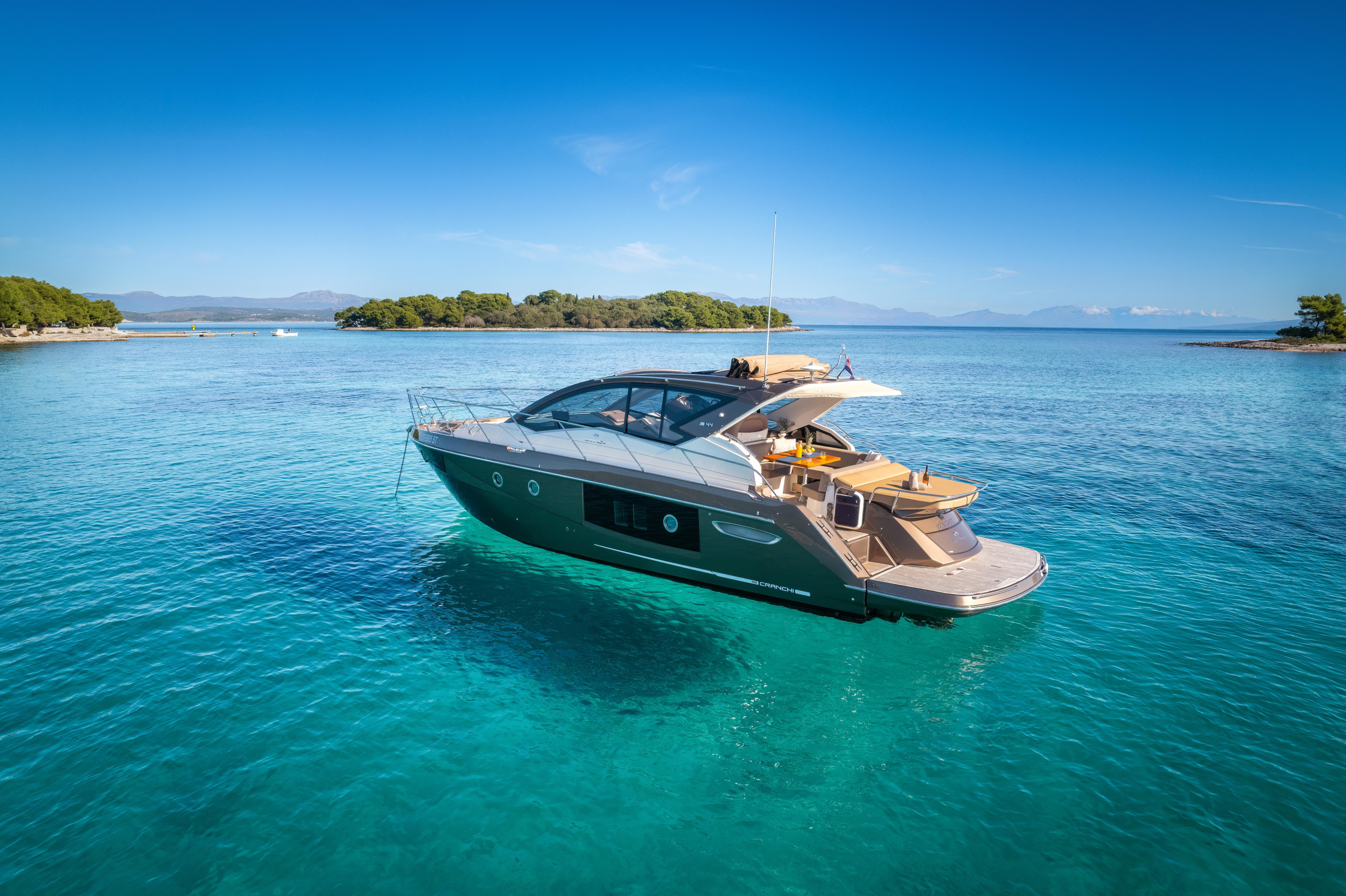 Cranchi M44 HT — photo 40