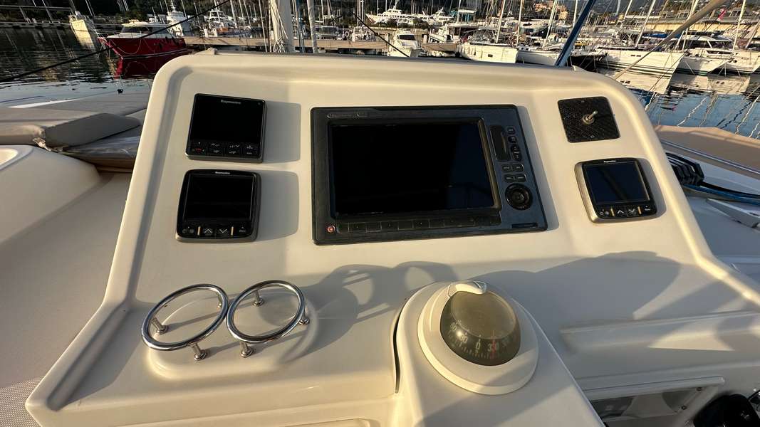 Lagoon 450 Fly — photo 19