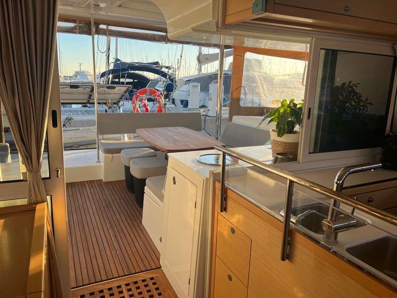 Lagoon 450 Fly — photo 2