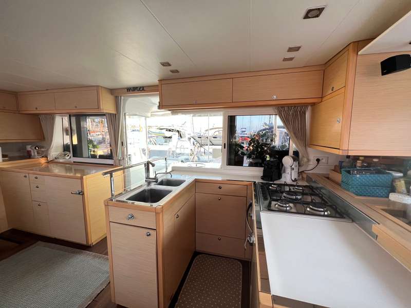 Lagoon 450 Fly — photo 26