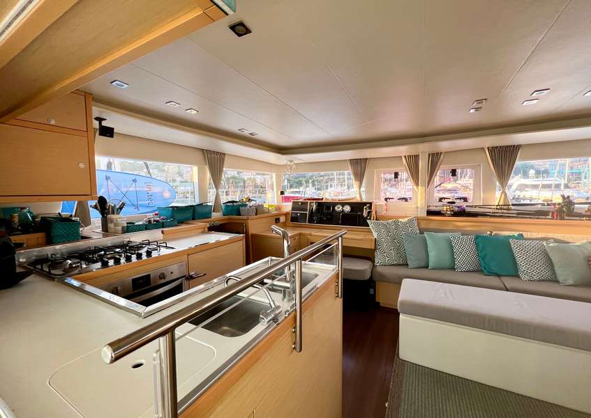 Lagoon 450 Fly — photo 16