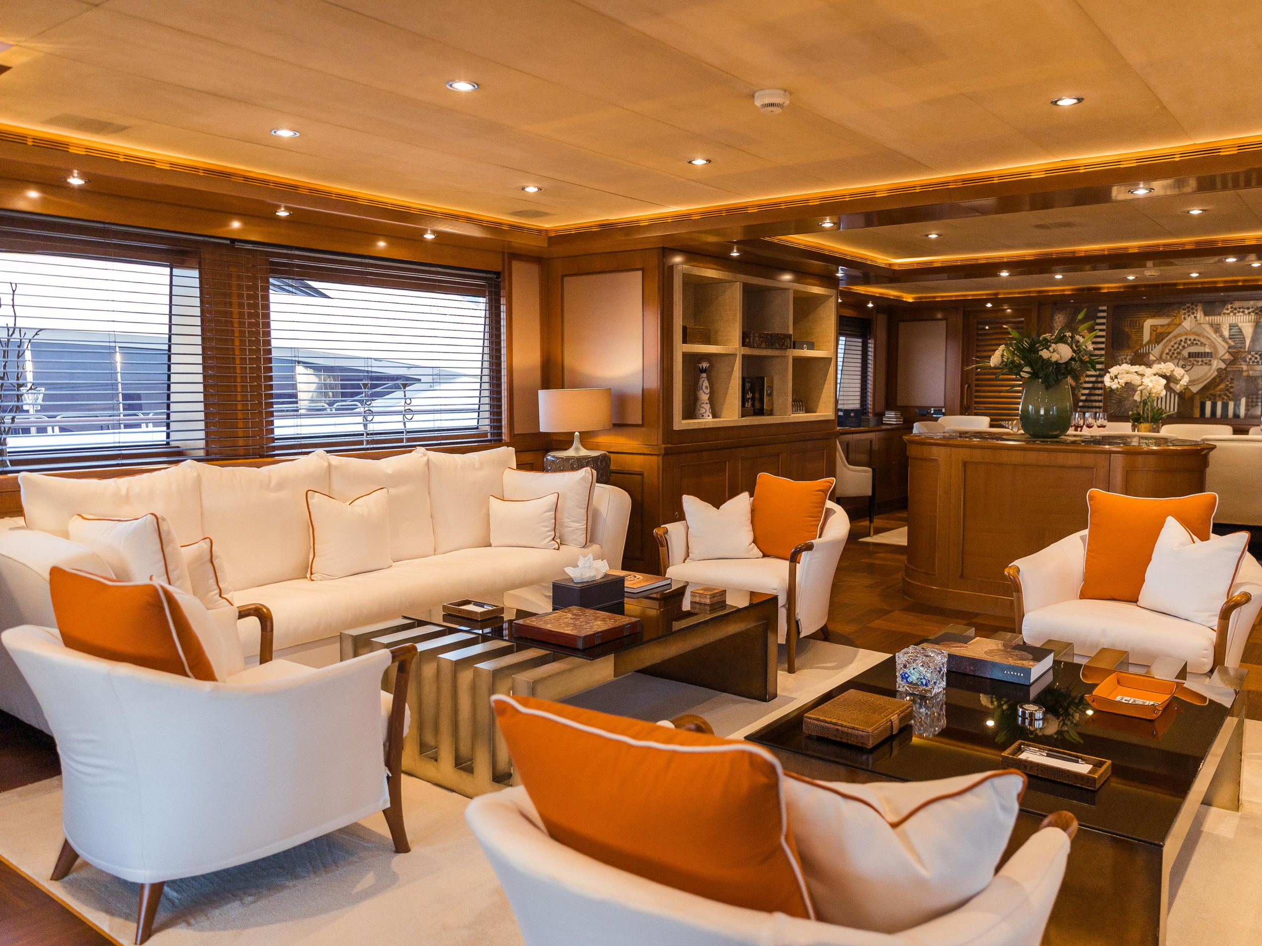 Luxury Motor Yacht B — photo 21