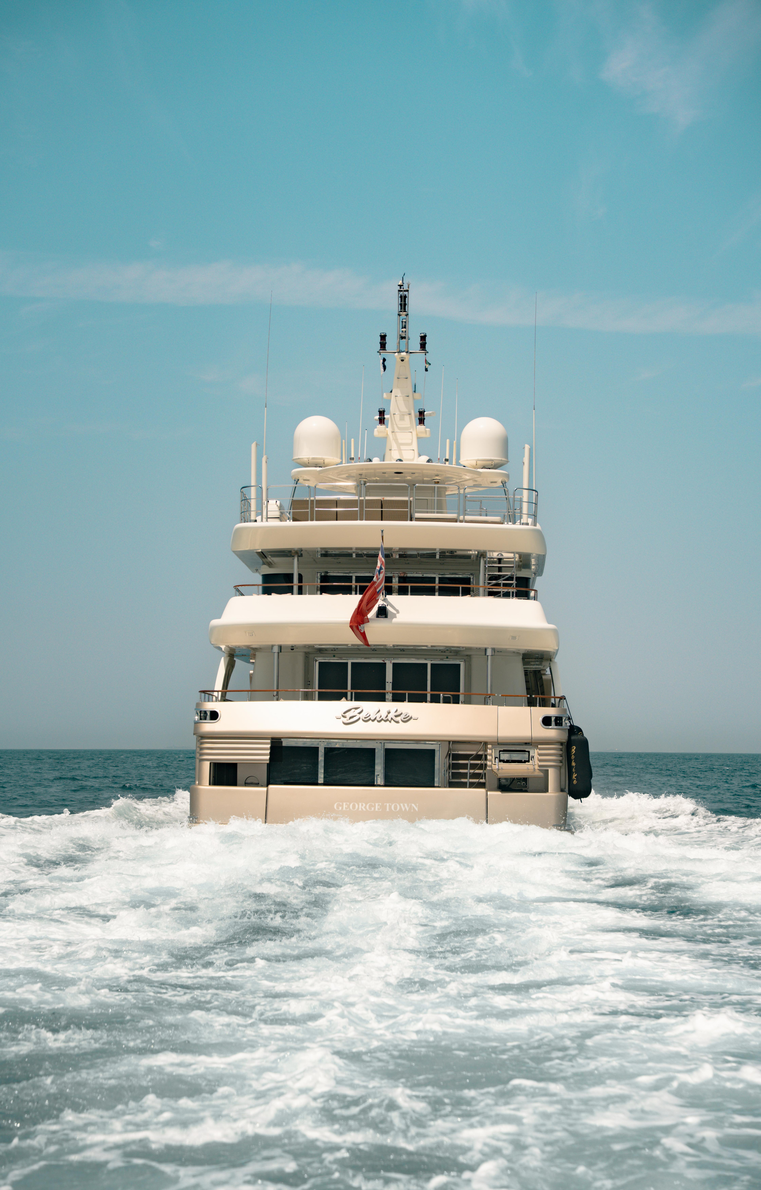 Luxury Motor Yacht B — photo 24