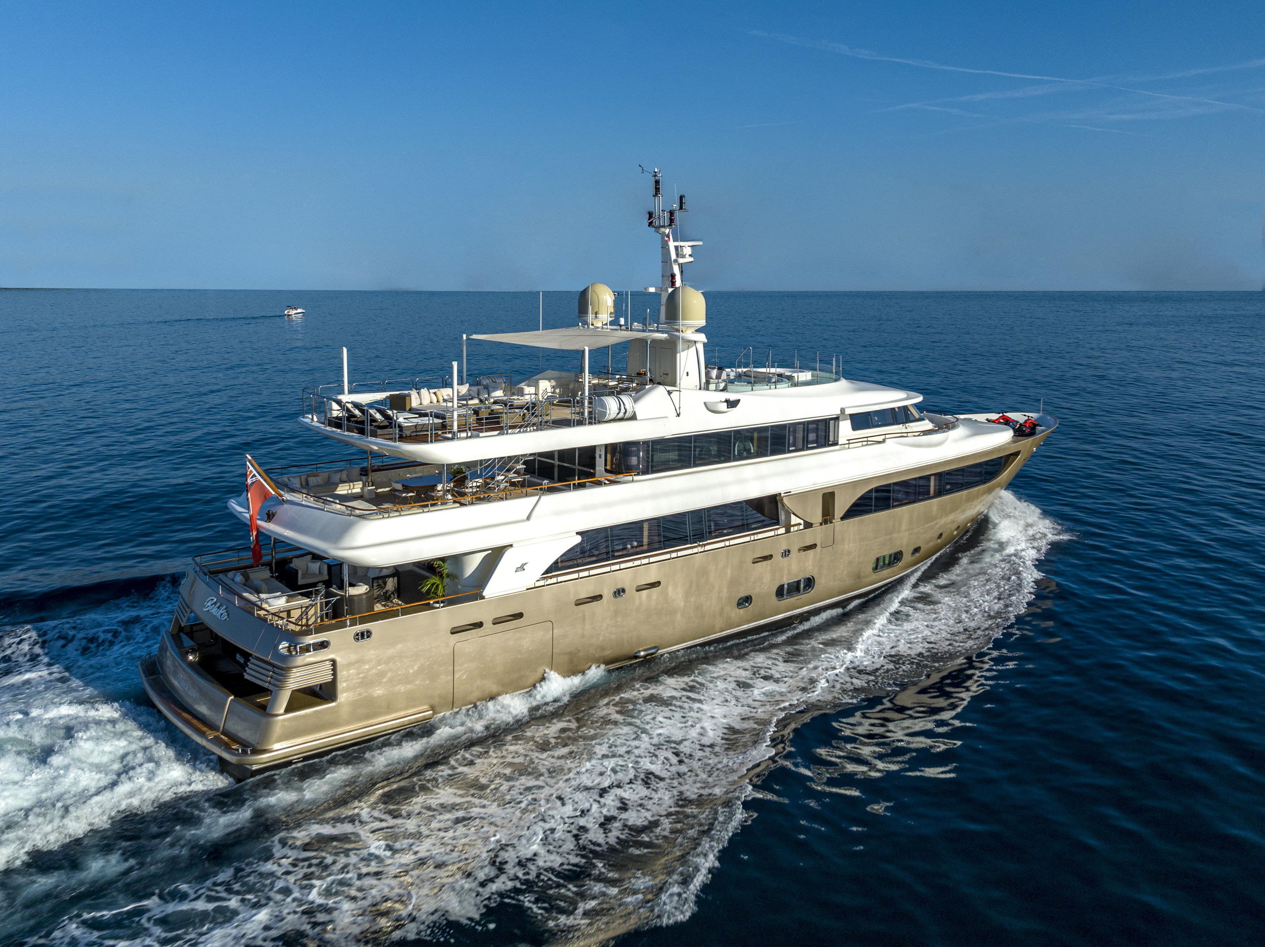 Luxury Motor Yacht B — photo 27