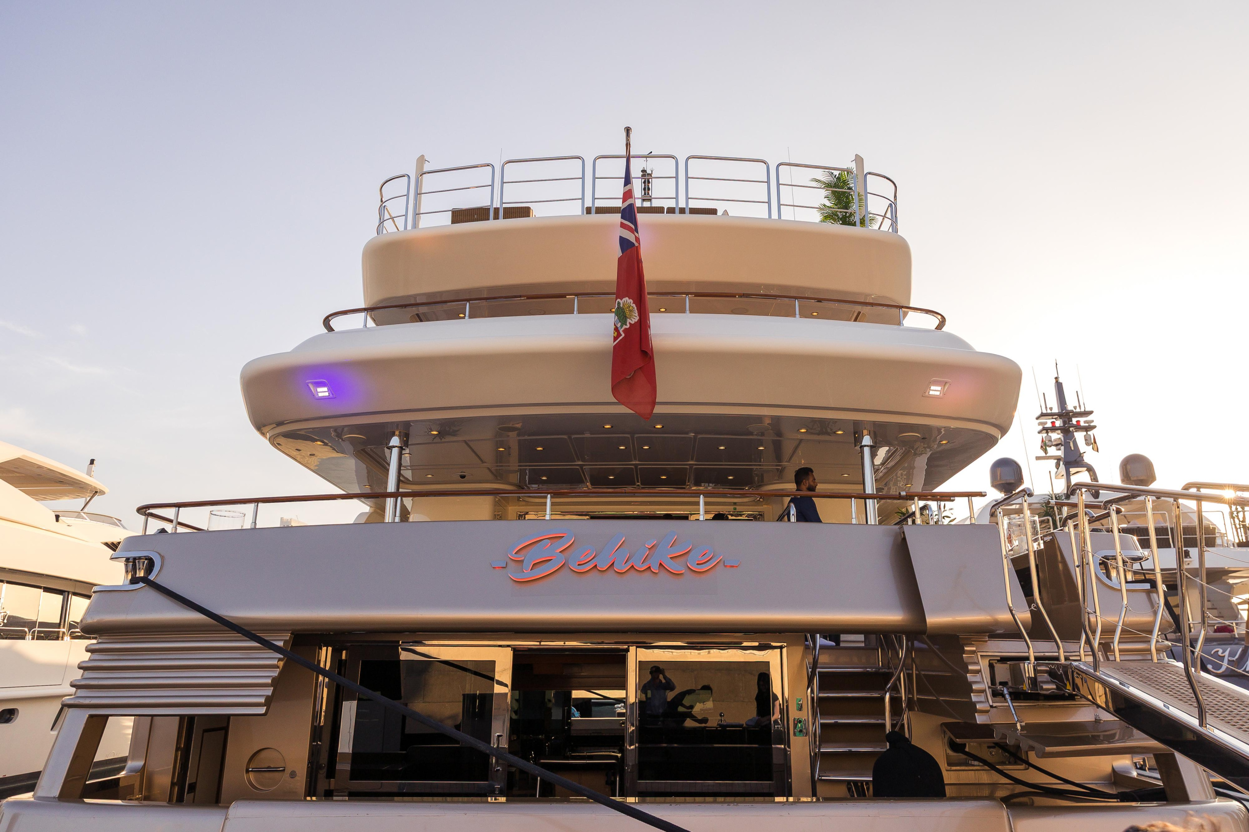 Luxury Motor Yacht B — photo 7