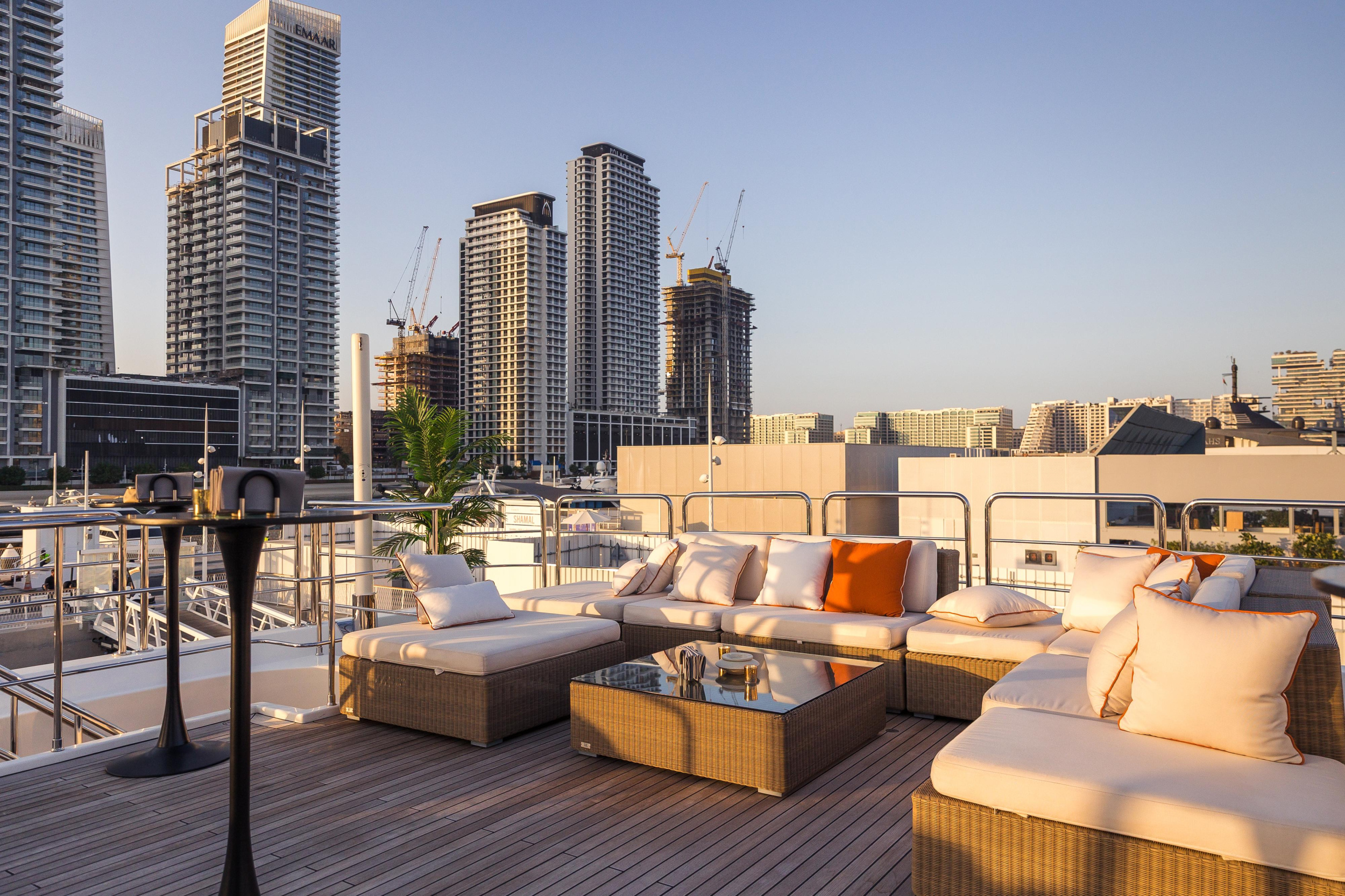 Luxury Motor Yacht B — photo 4
