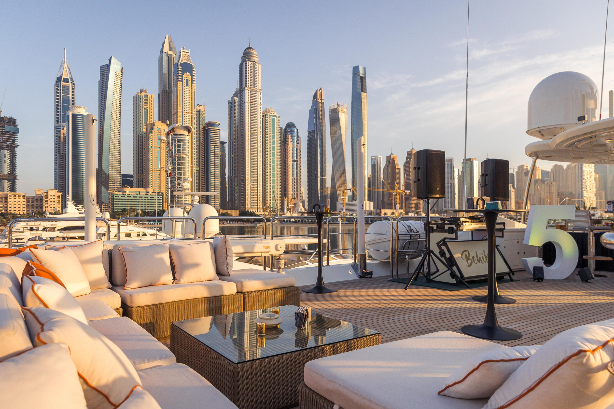Luxury Motor Yacht B — photo 17