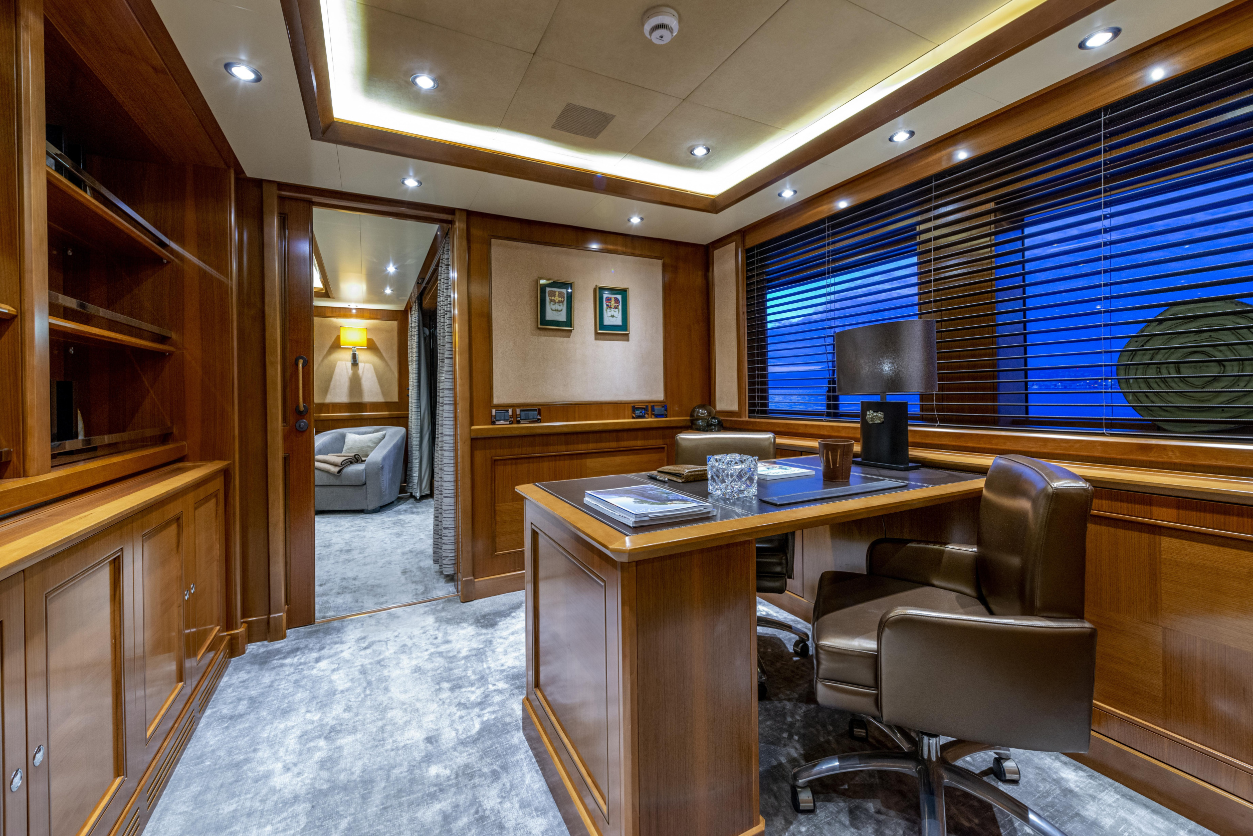 Luxury Motor Yacht B — photo 16