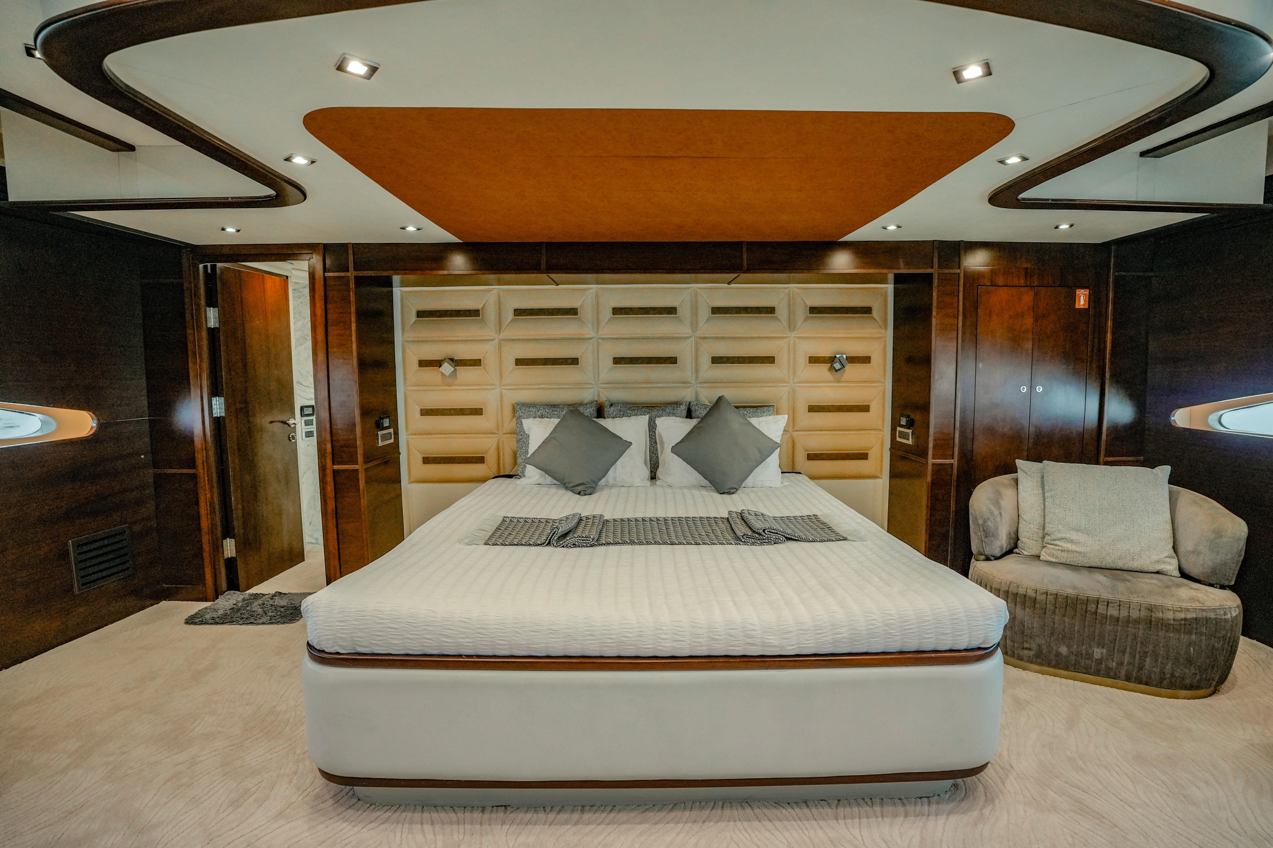 Luxury Motor Yacht S — photo 9