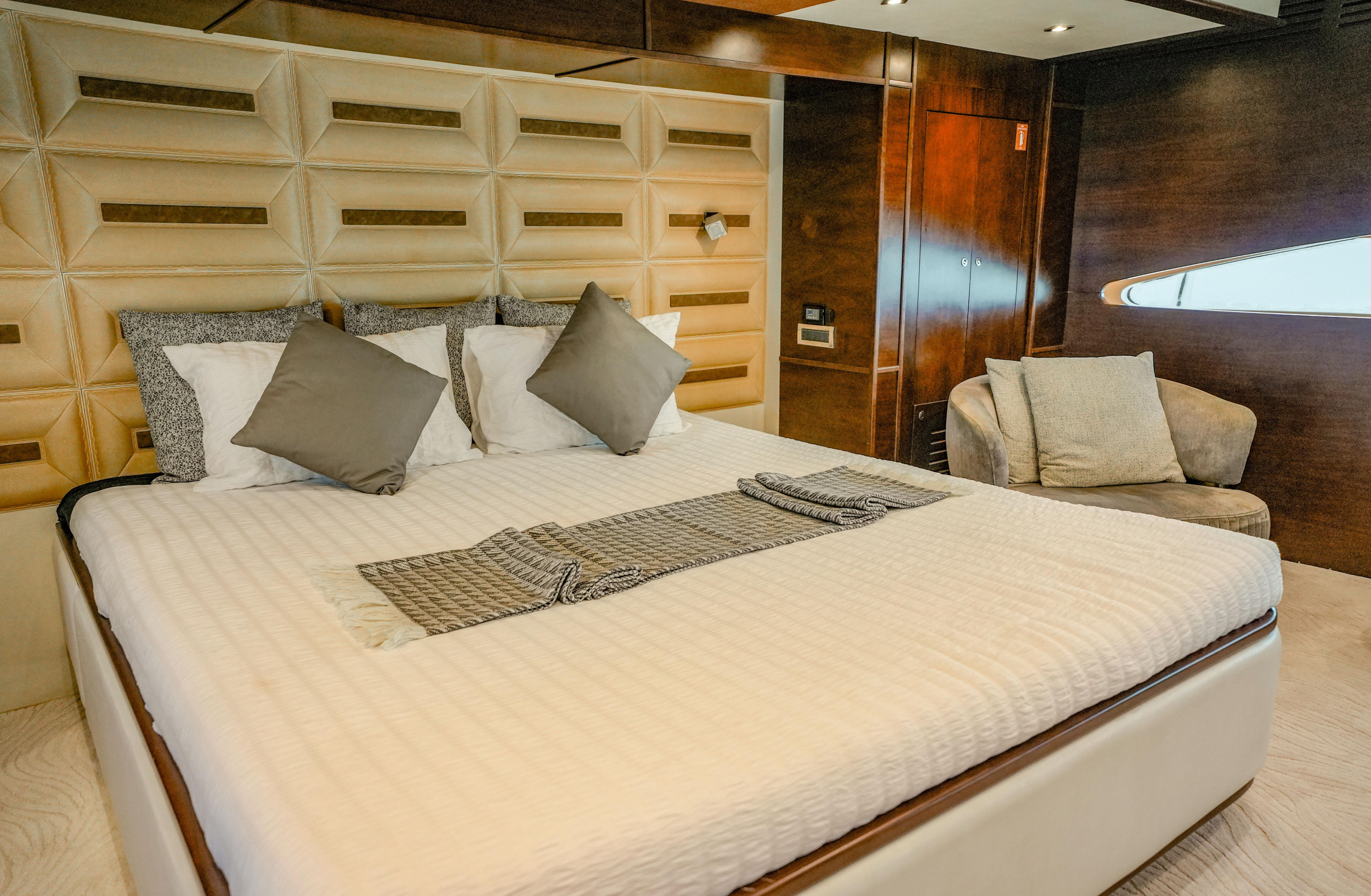 Luxury Motor Yacht S — photo 30