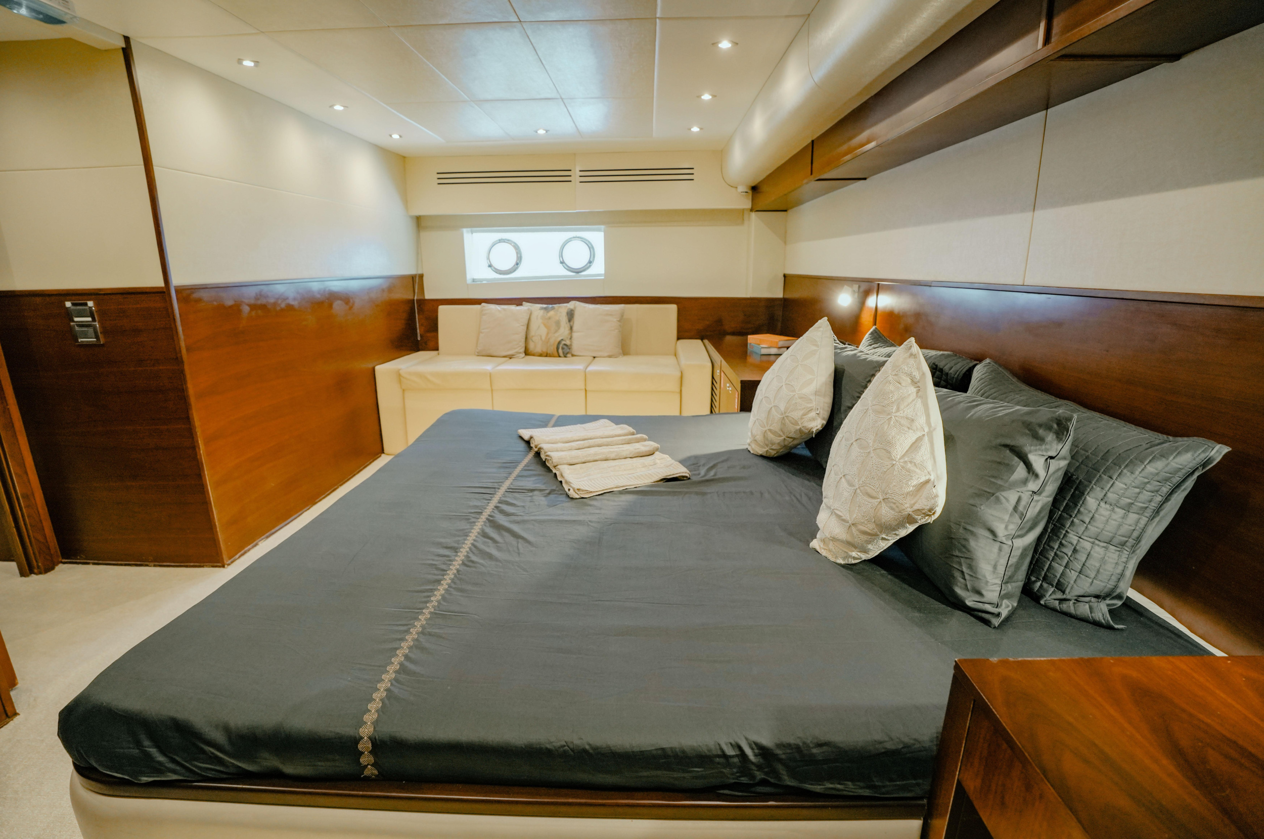 Luxury Motor Yacht S — photo 5