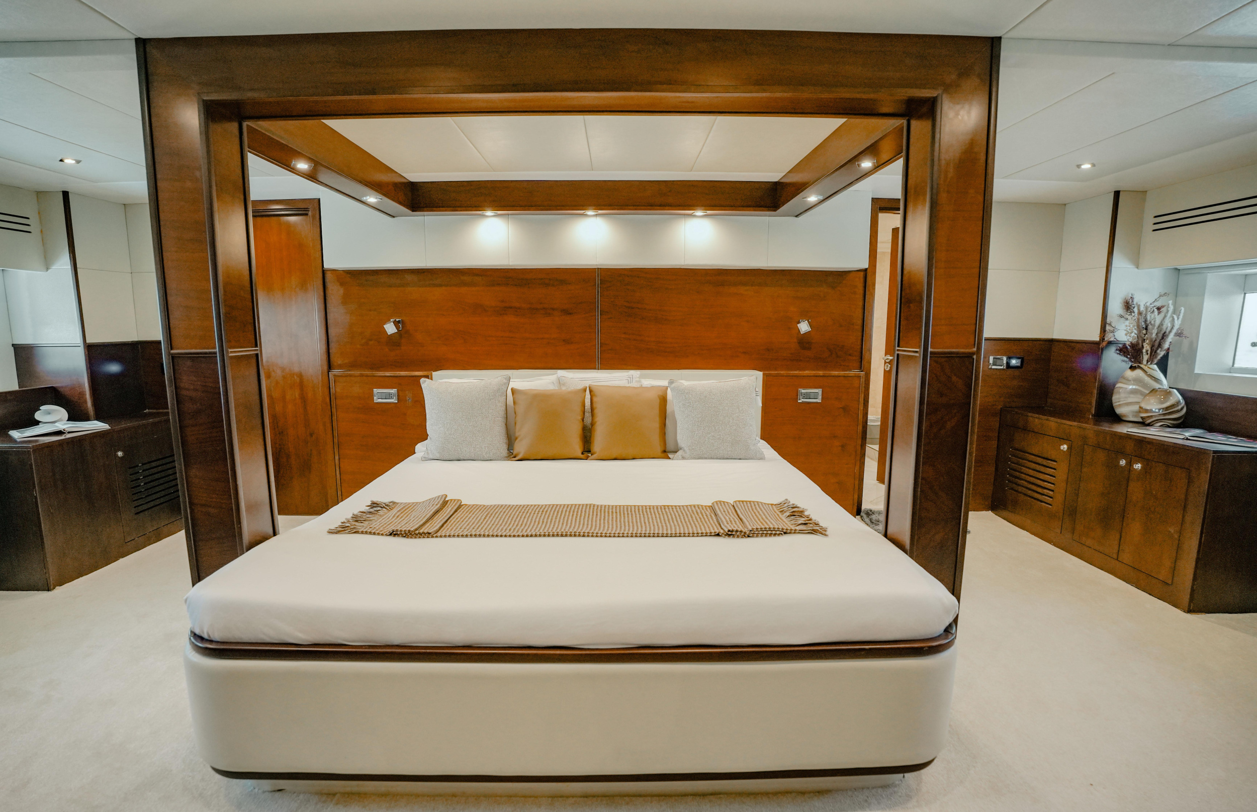 Luxury Motor Yacht S — photo 24