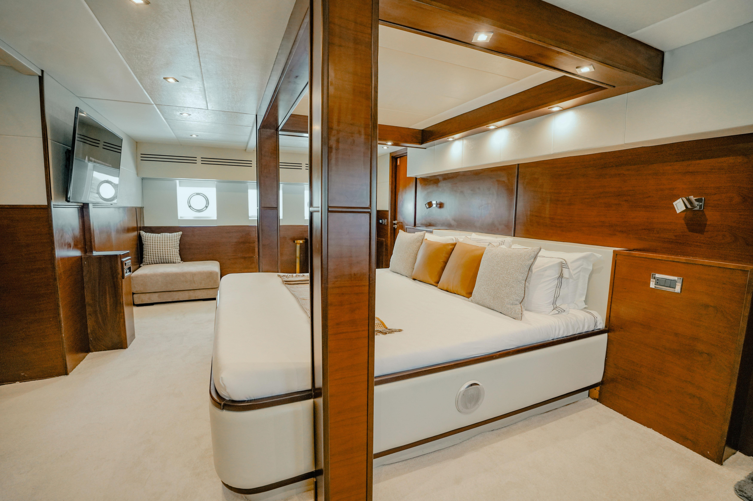Luxury Motor Yacht S — photo 43