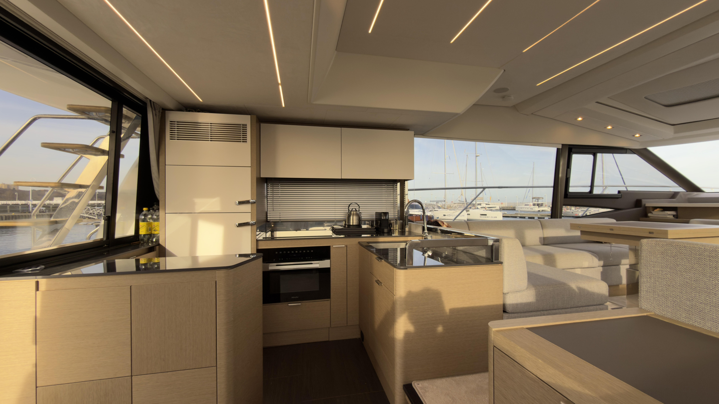 Prestige 590 Fly — photo 7