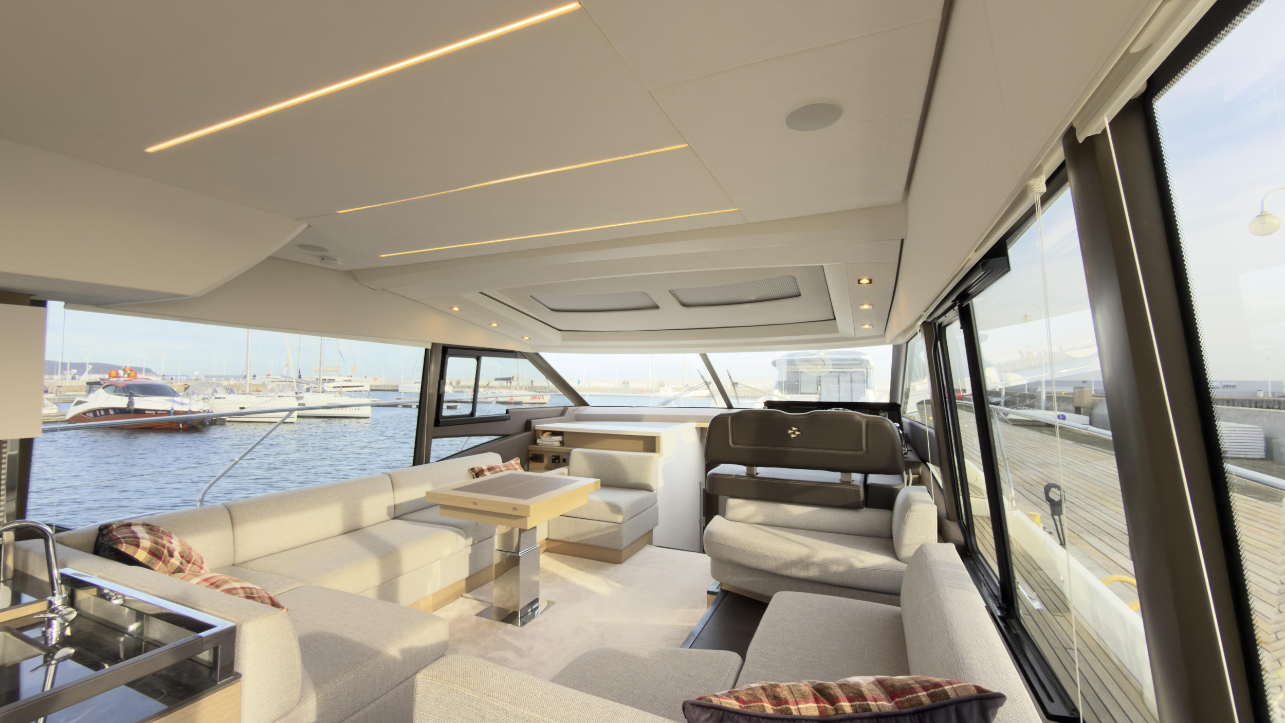 Prestige 590 Fly — photo 5