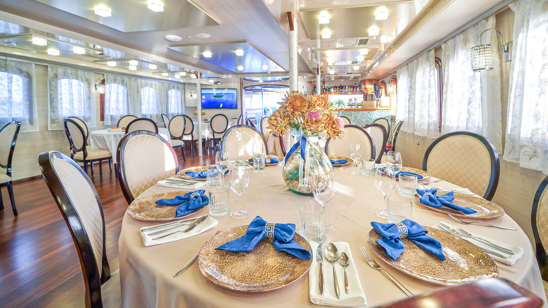 Luxury motoryacht — photo 33