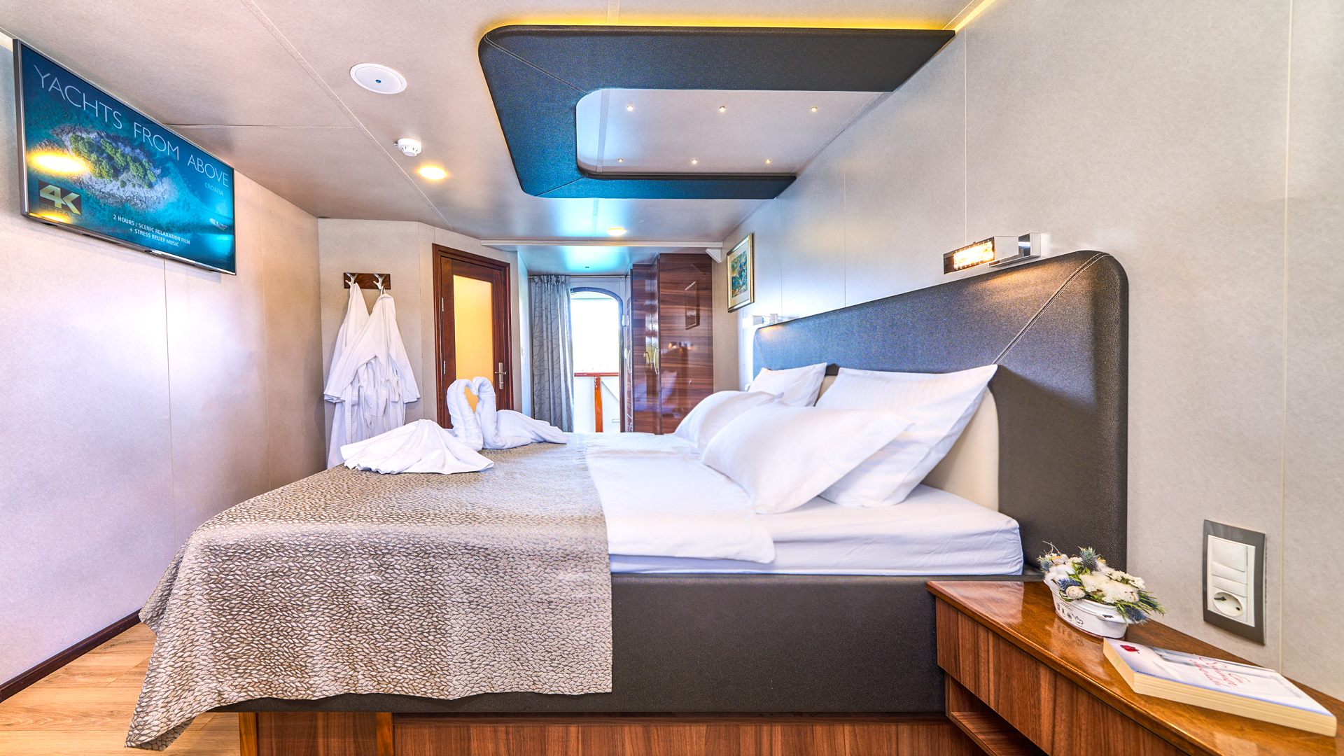 Luxury motoryacht — photo 19