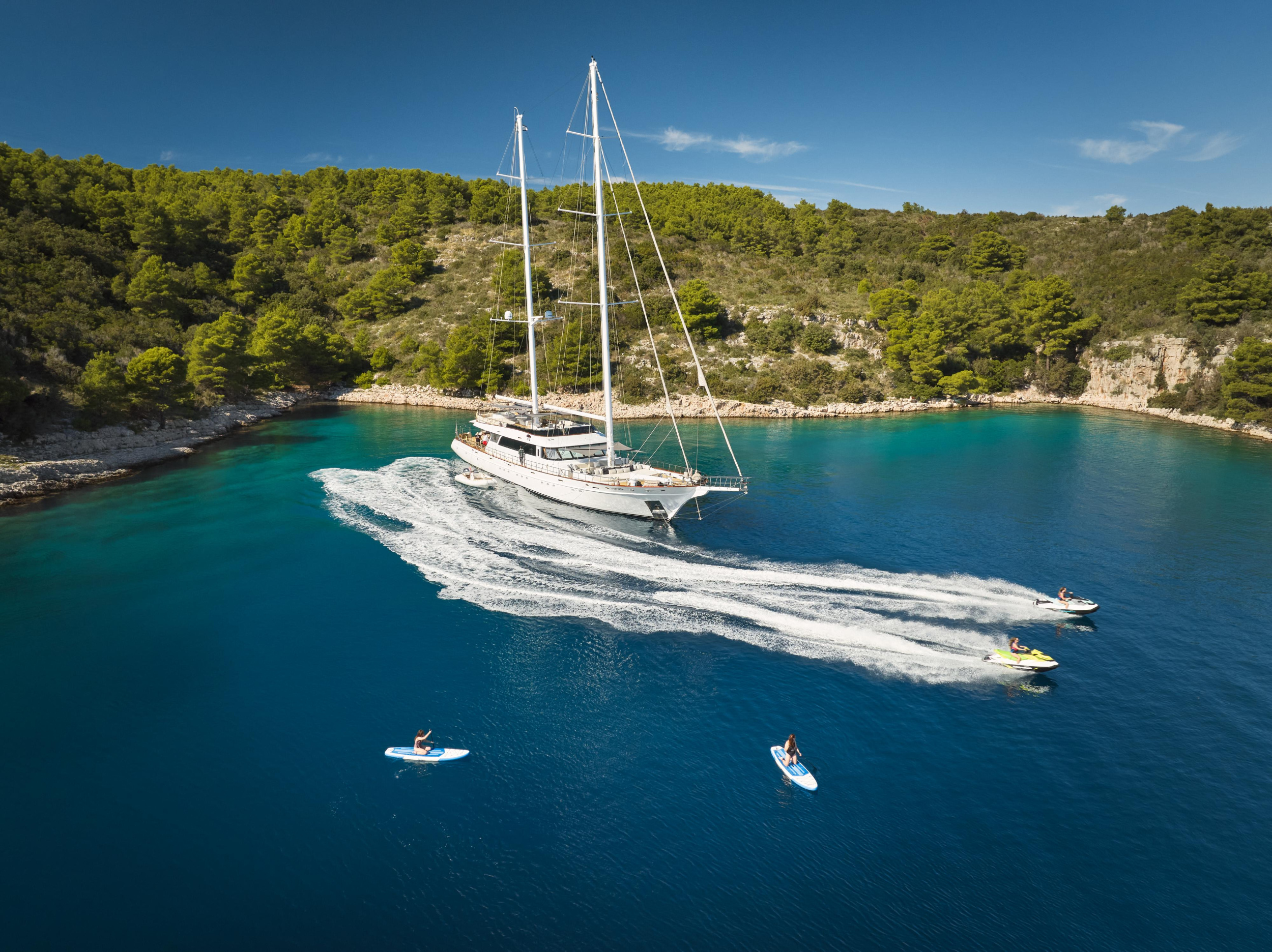 Luxury motor sailer — photo 9