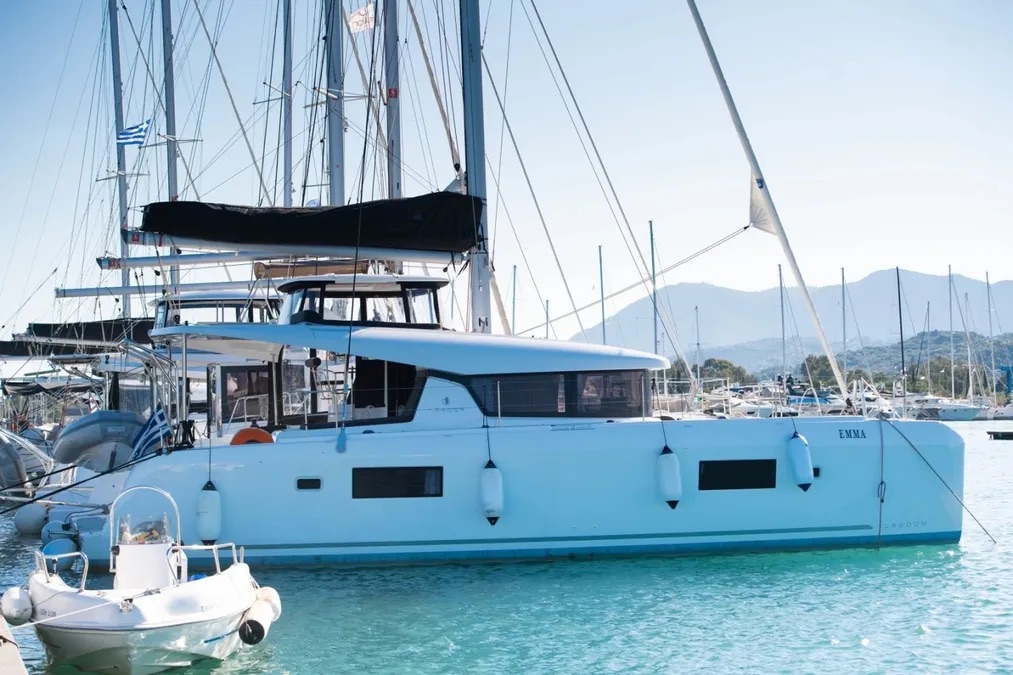Lagoon 42 — photo 11