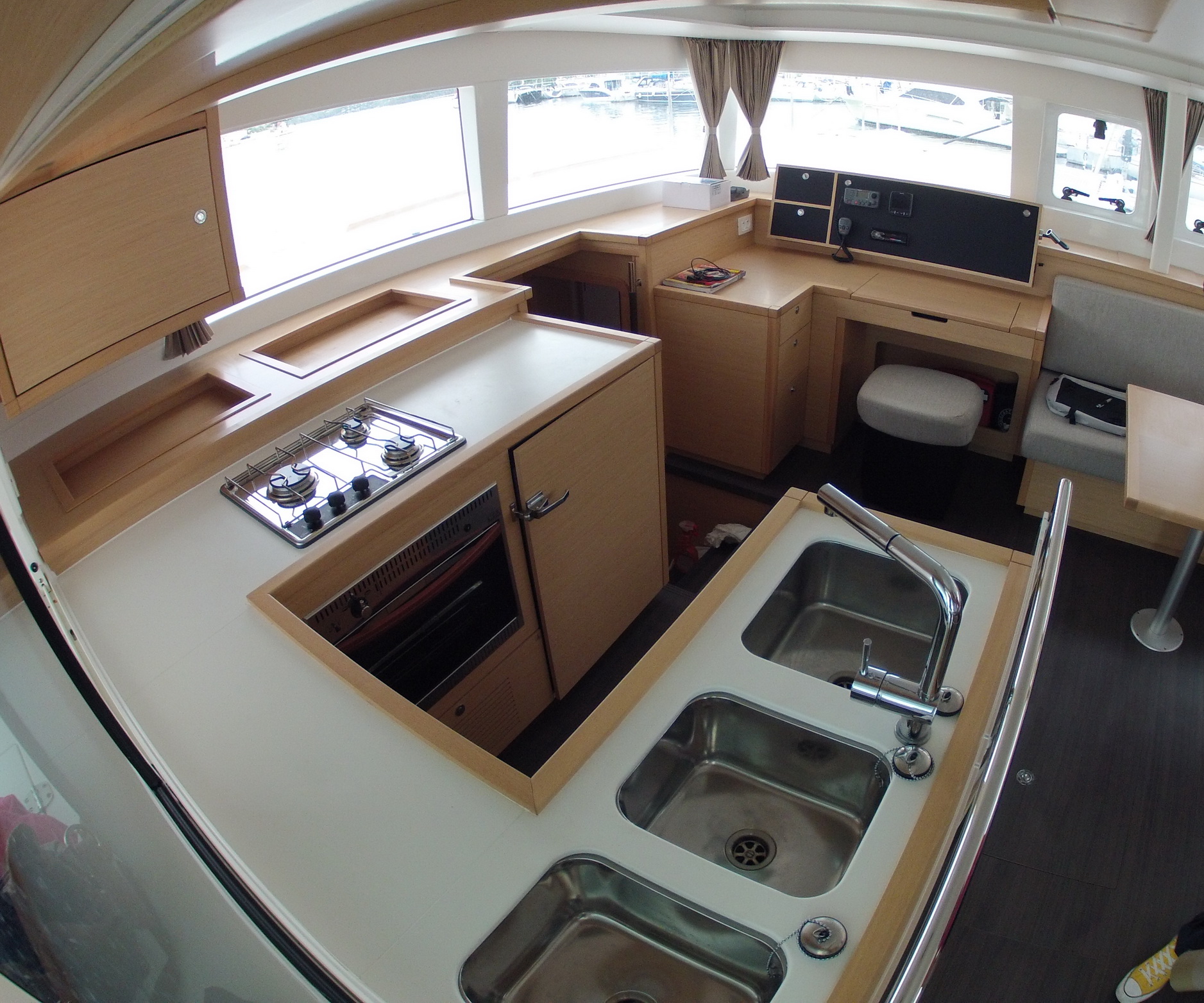 Lagoon 450 — photo 7