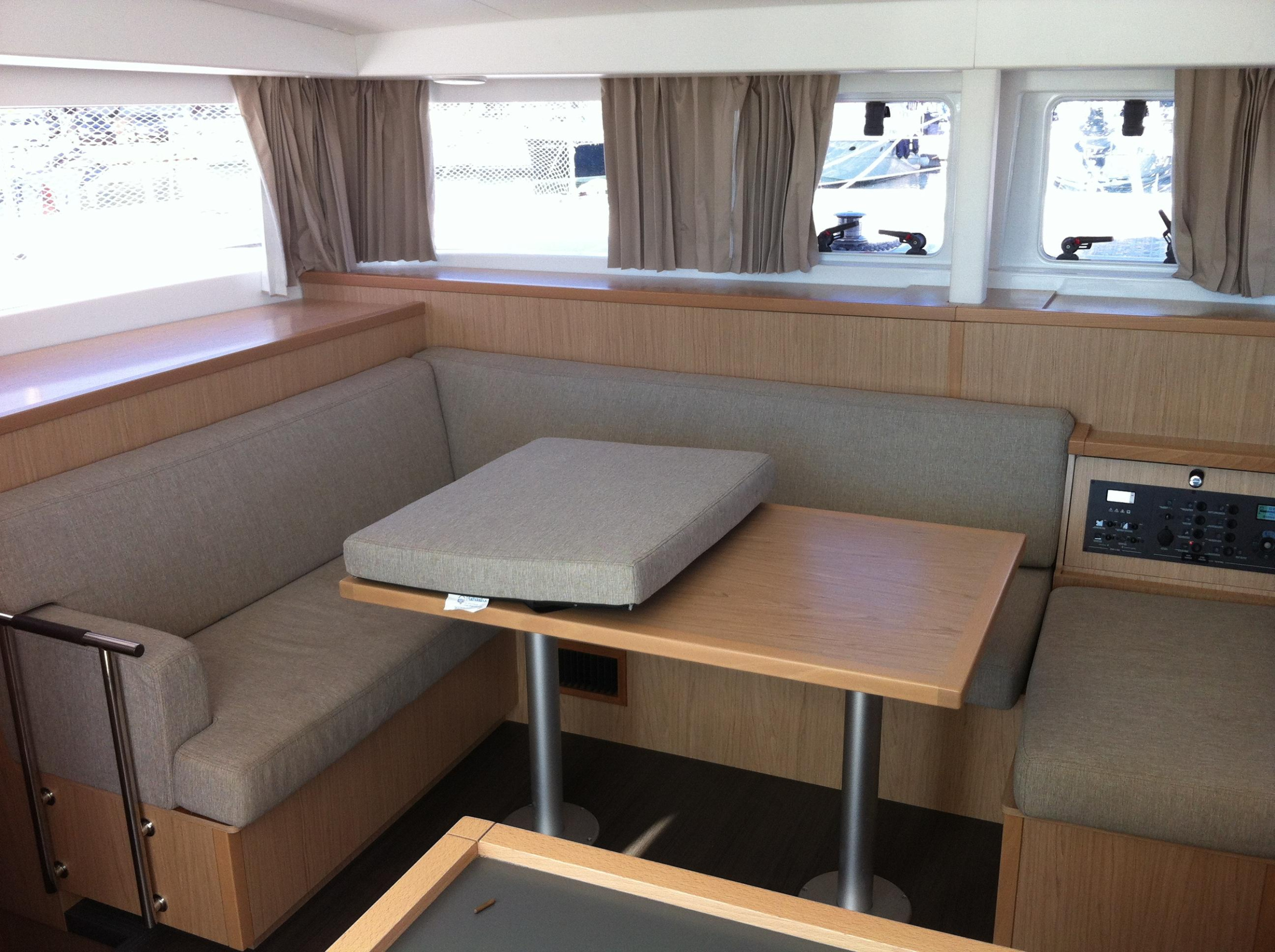 Lagoon 400 S2 — photo 11