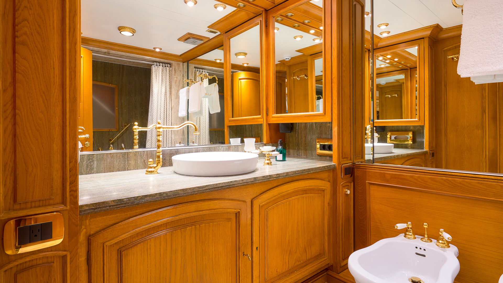 Benetti Classic 115 — photo 22