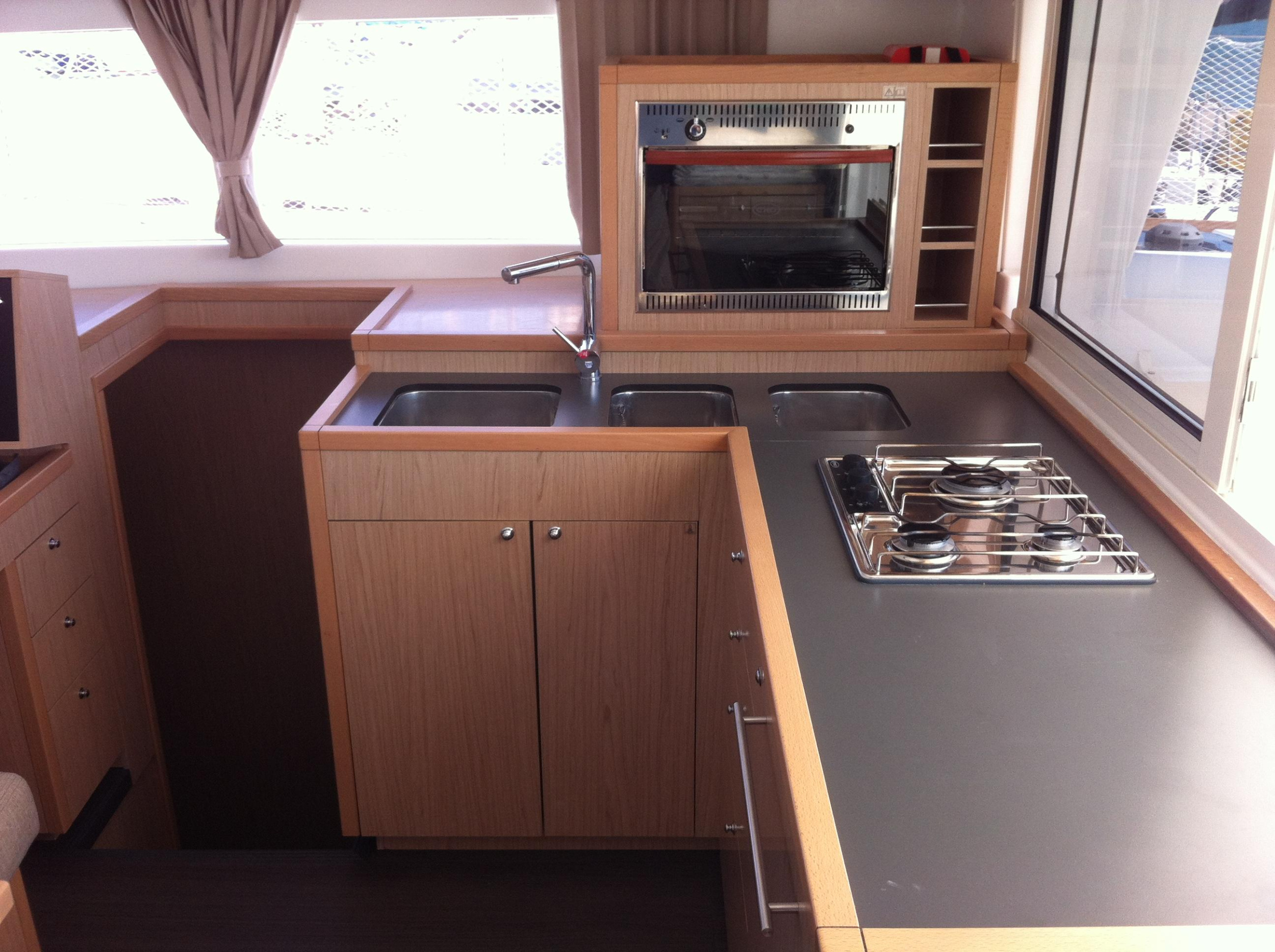 Lagoon 400 S2 — photo 3