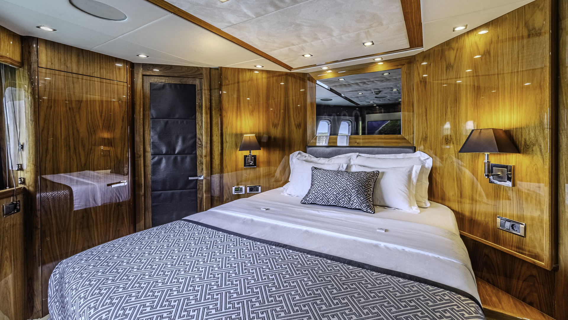 Sunseeker Yacht 34M — photo 32