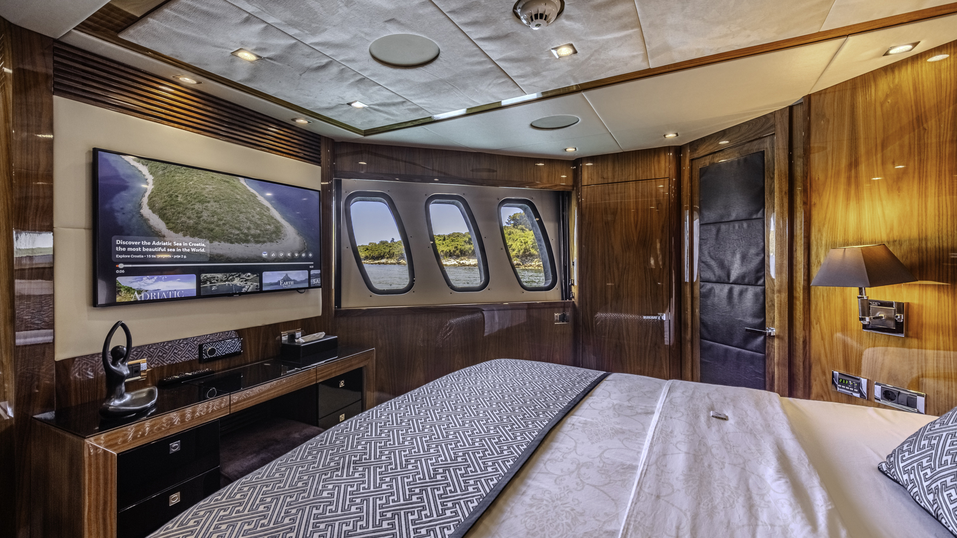 Sunseeker Yacht 34M — photo 22