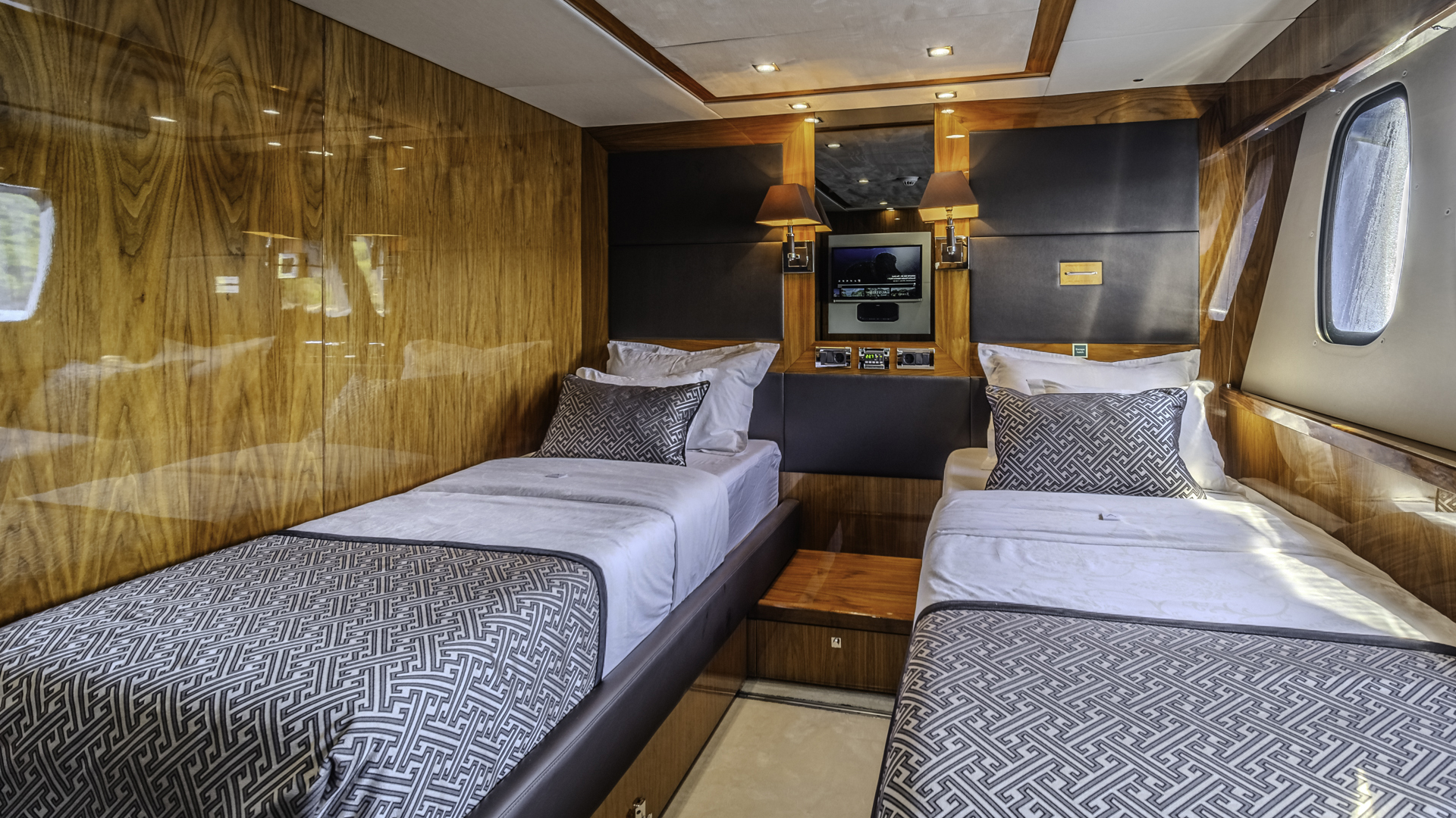 Sunseeker Yacht 34M — photo 21